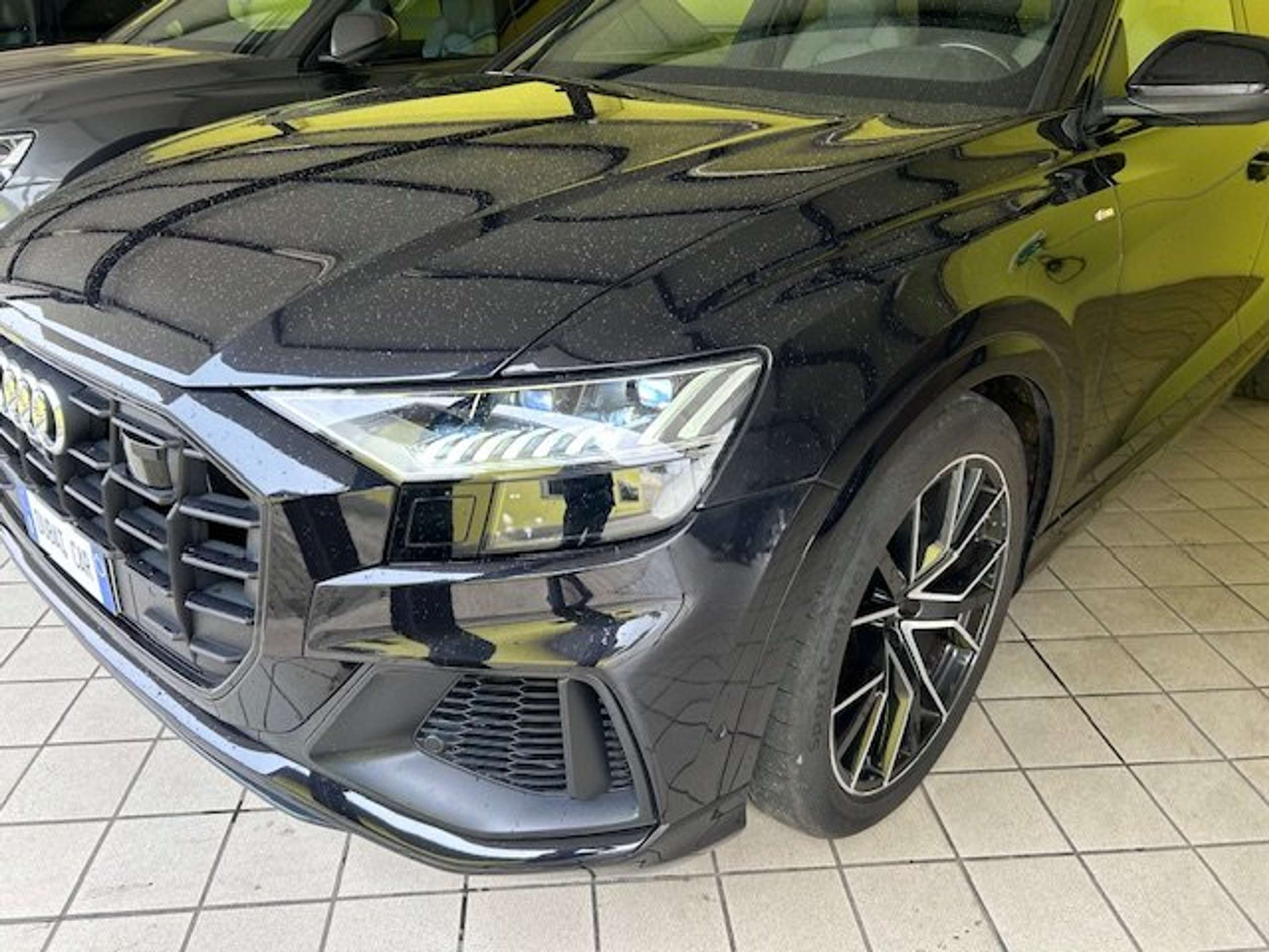 Audi - Q8