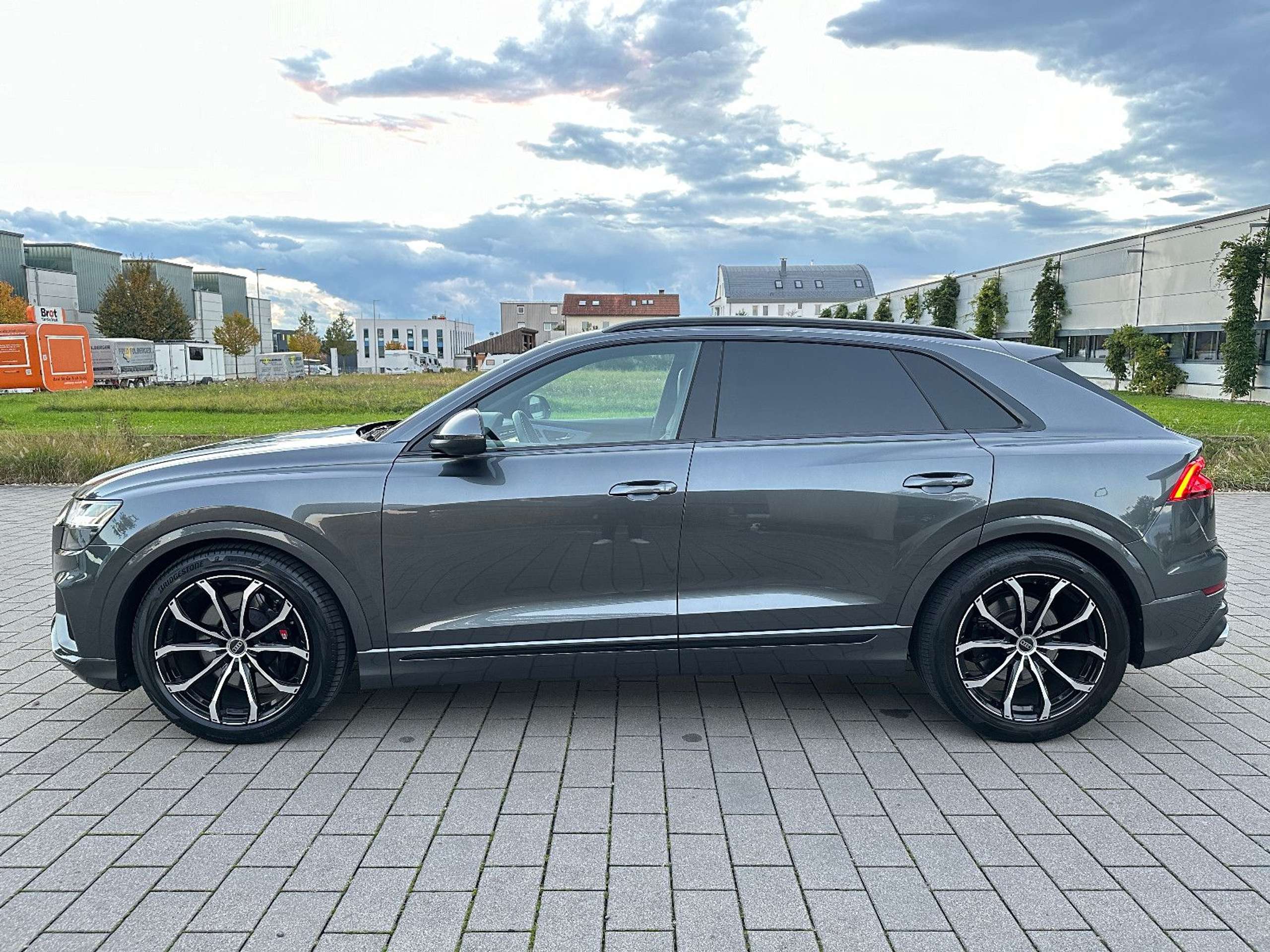 Audi - SQ8