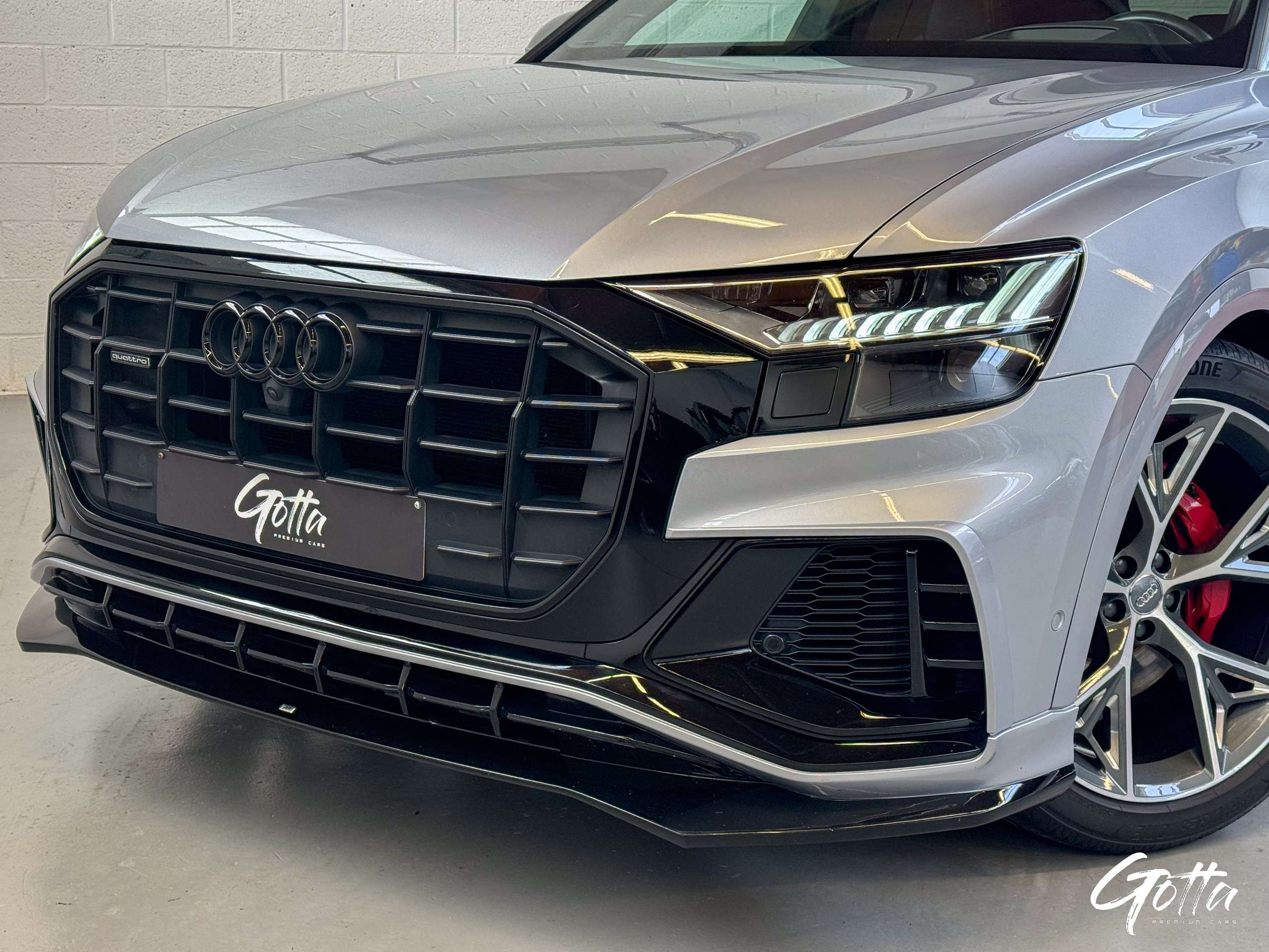 Audi - Q8