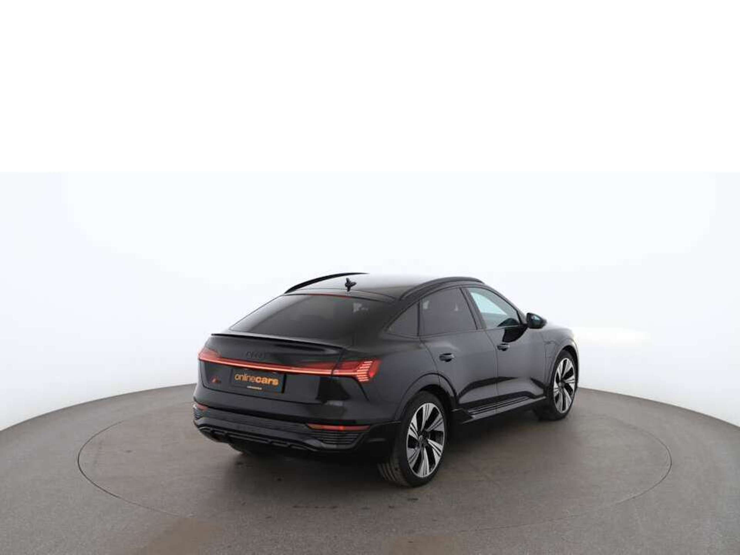 Audi - Q8 e-tron