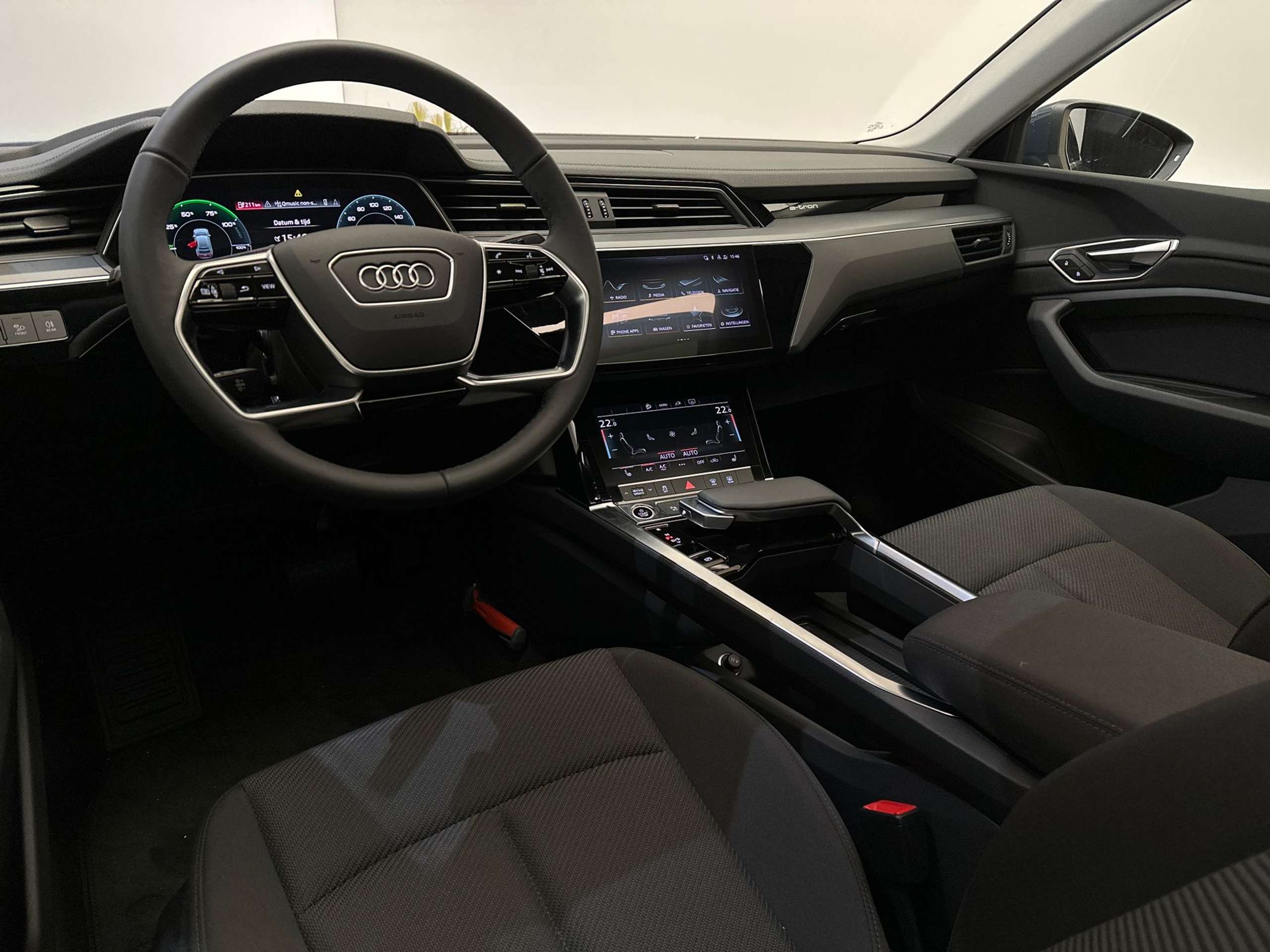 Audi - Q8 e-tron