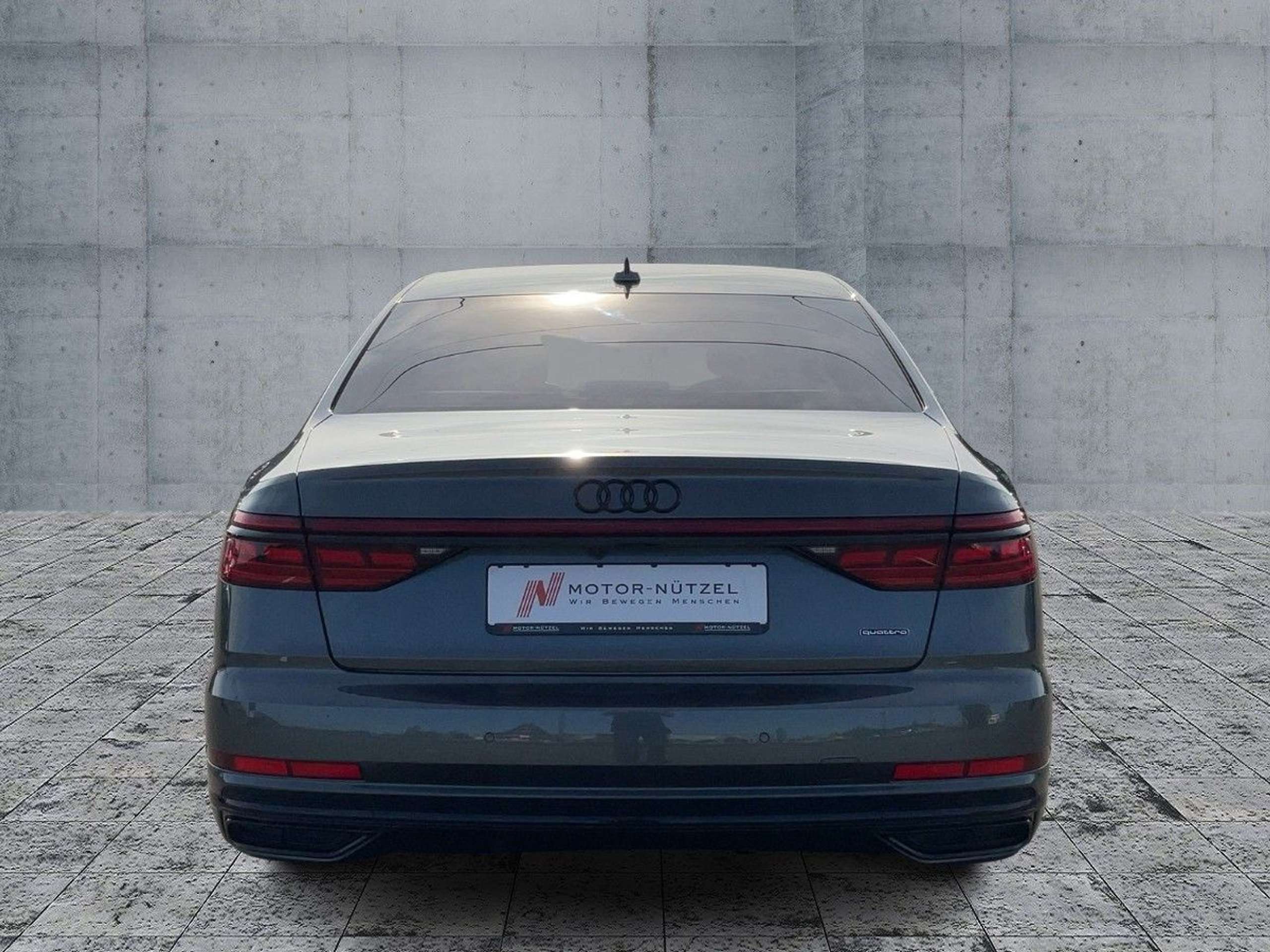 Audi - A8