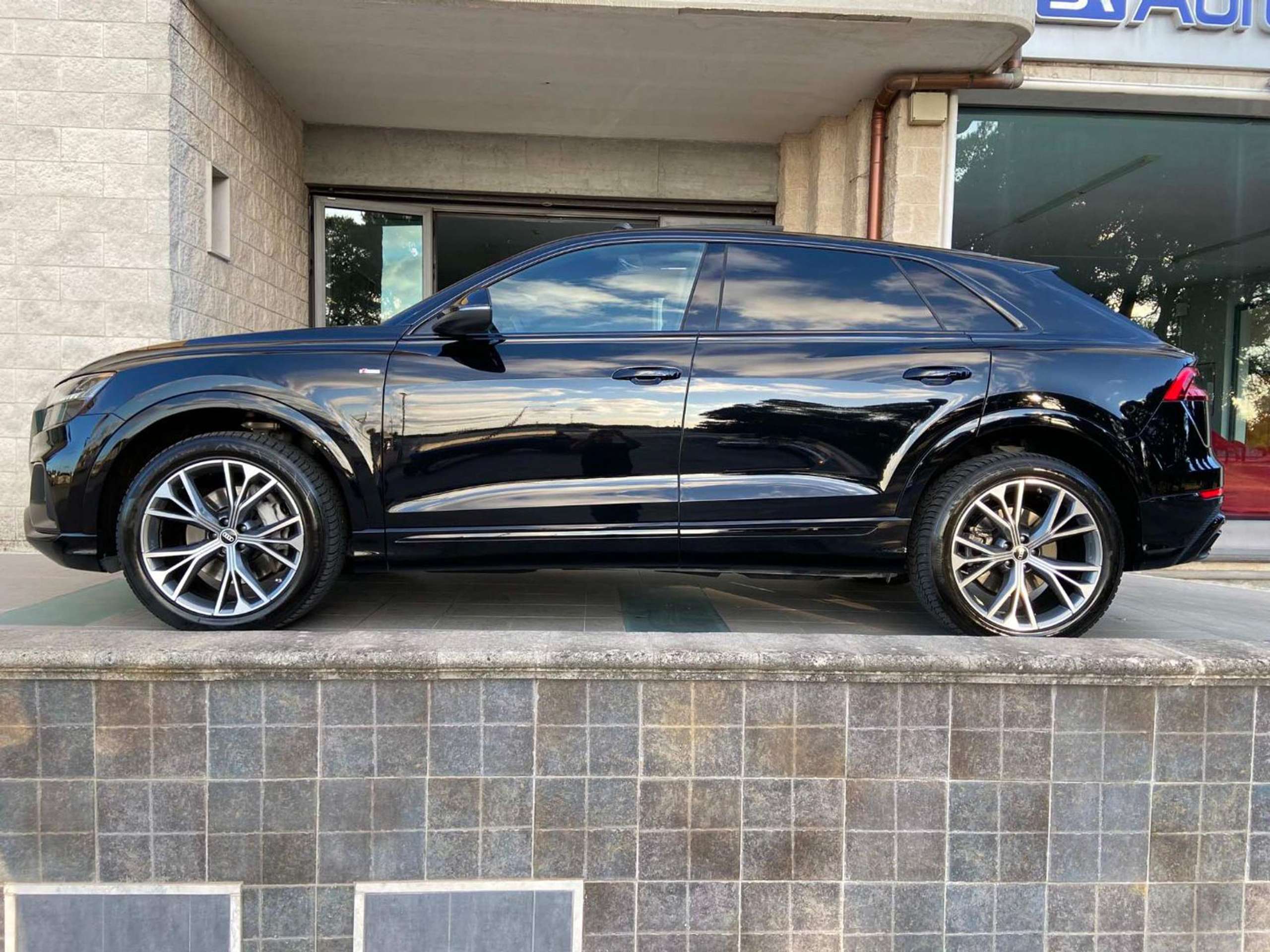 Audi - Q8