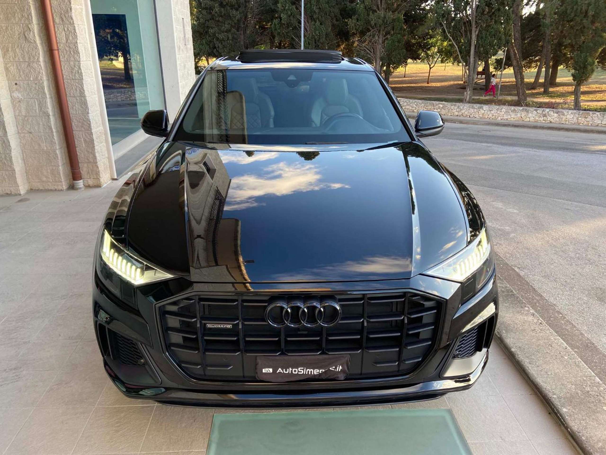 Audi - Q8