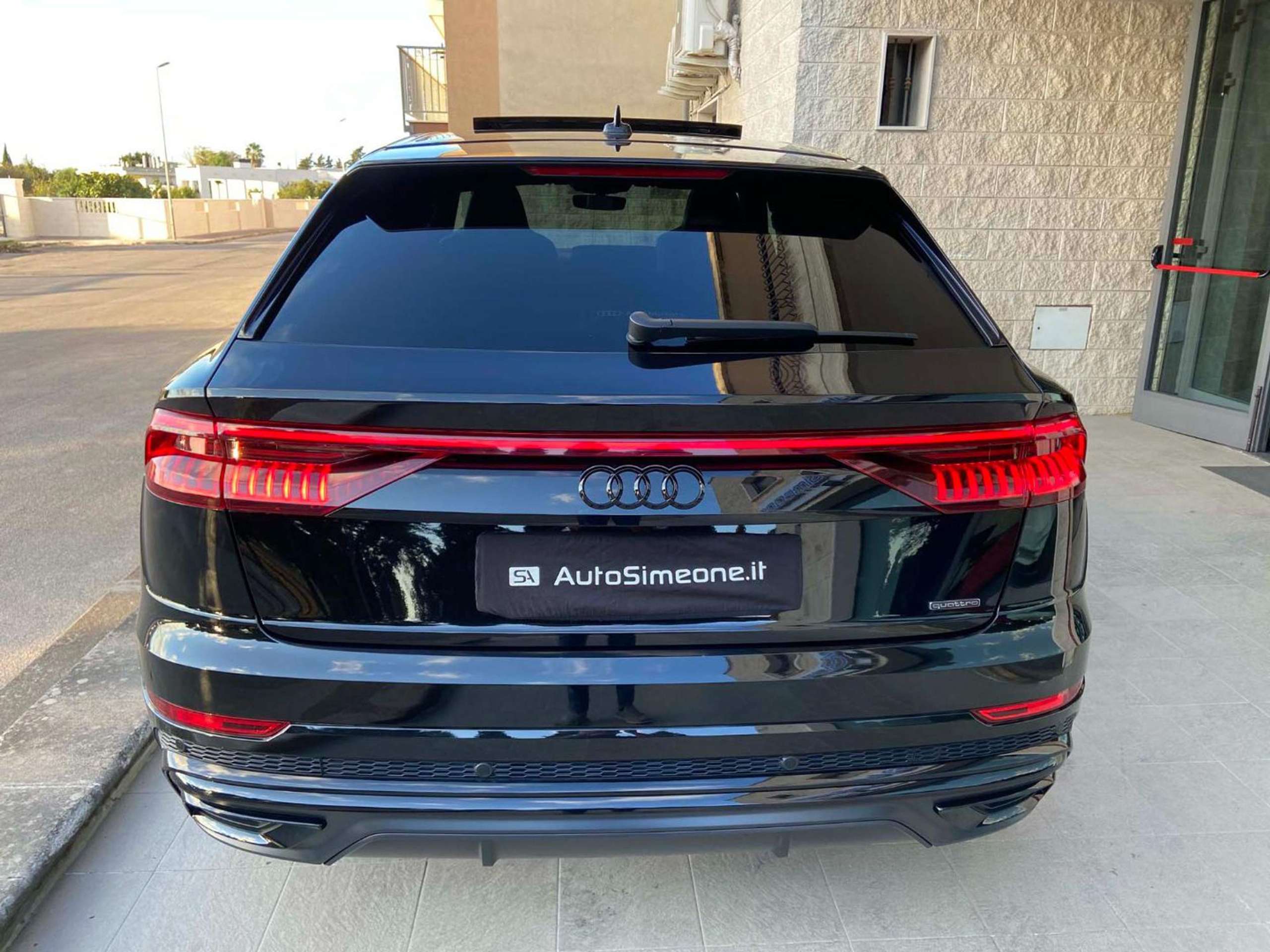 Audi - Q8