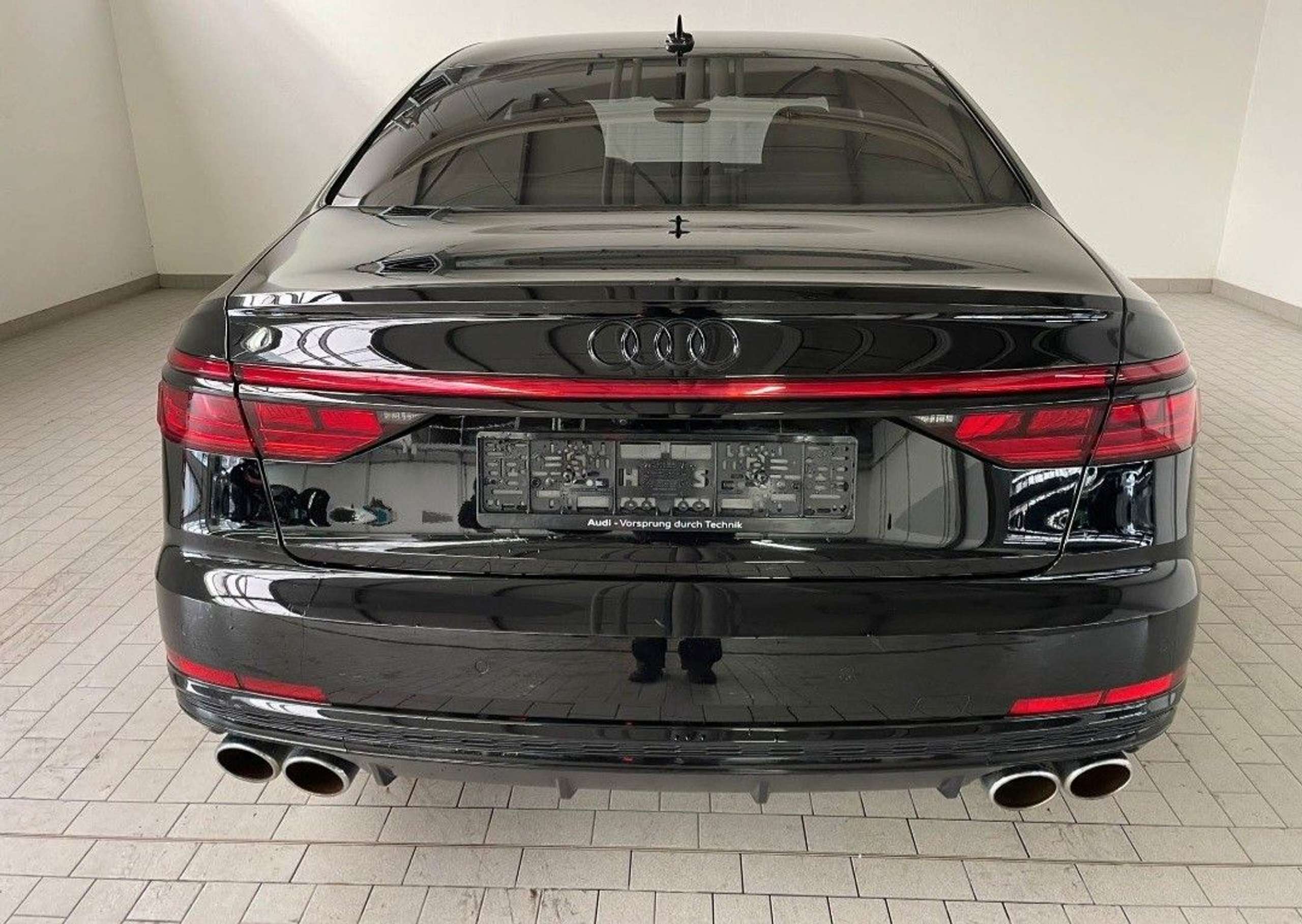 Audi - S8