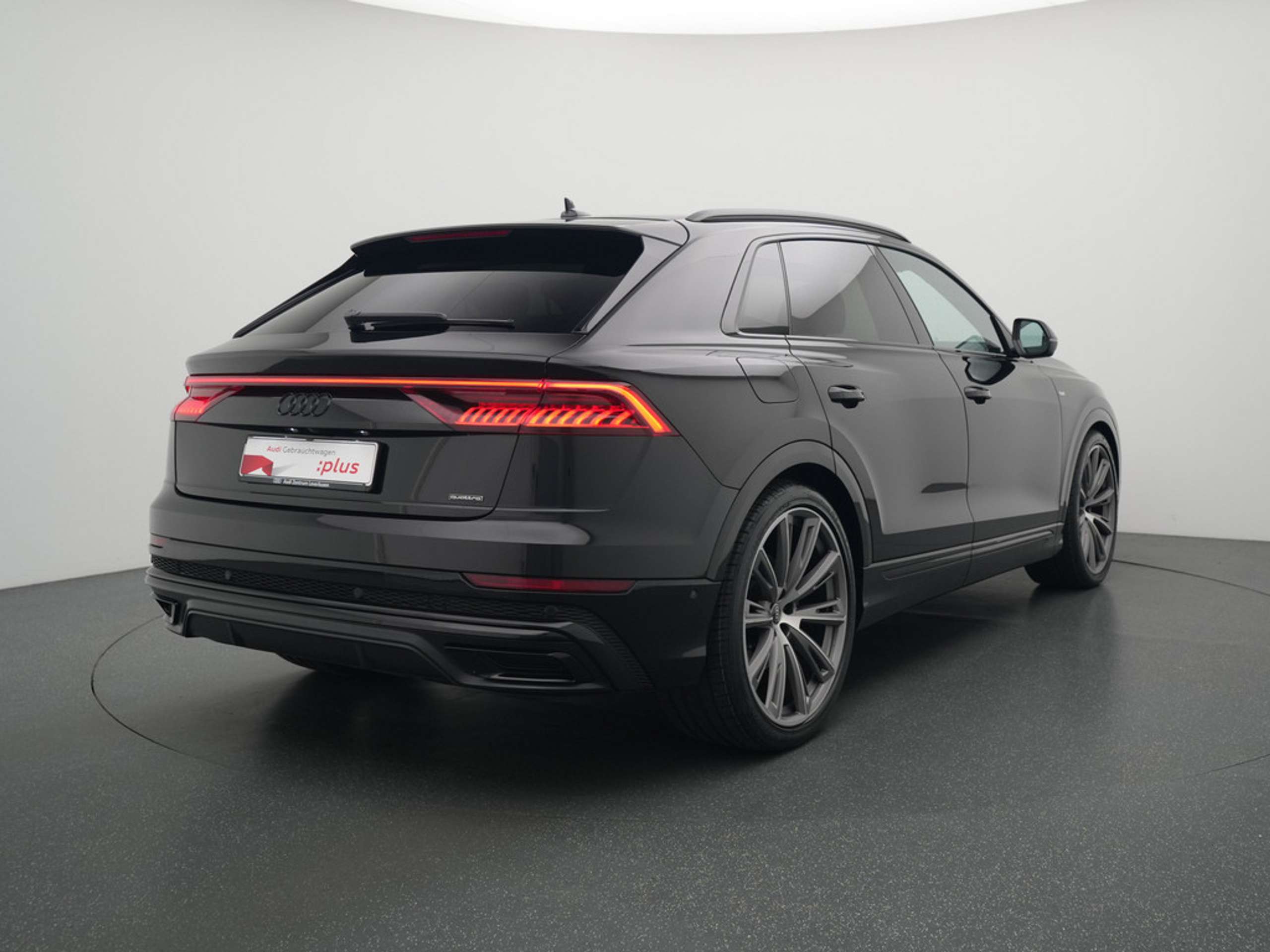 Audi - Q8