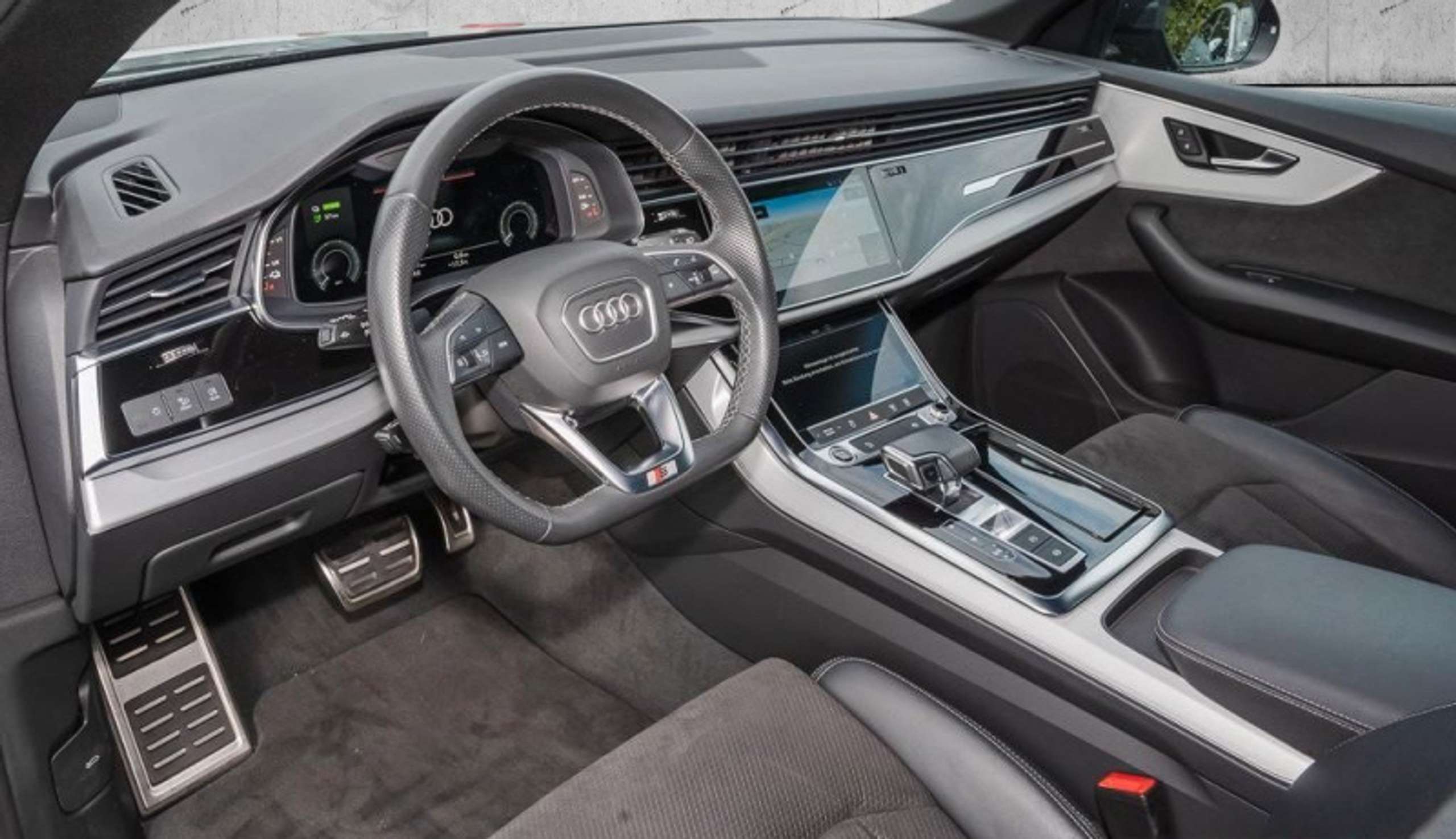 Audi - Q8