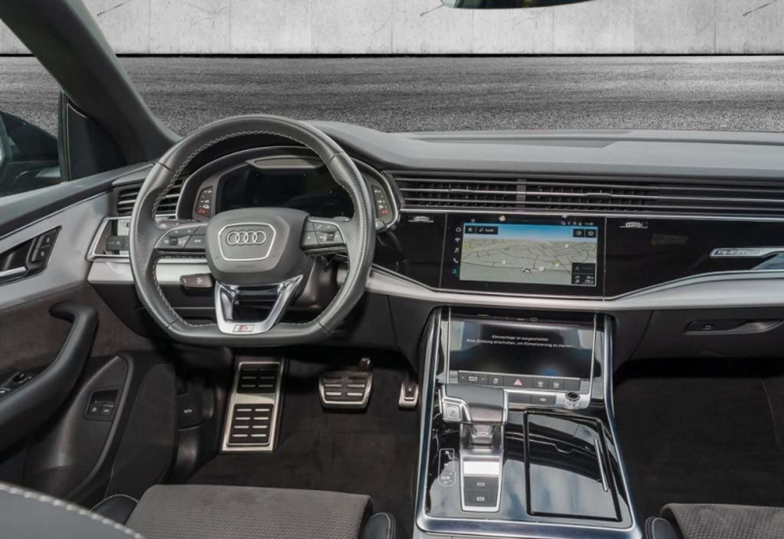 Audi - Q8