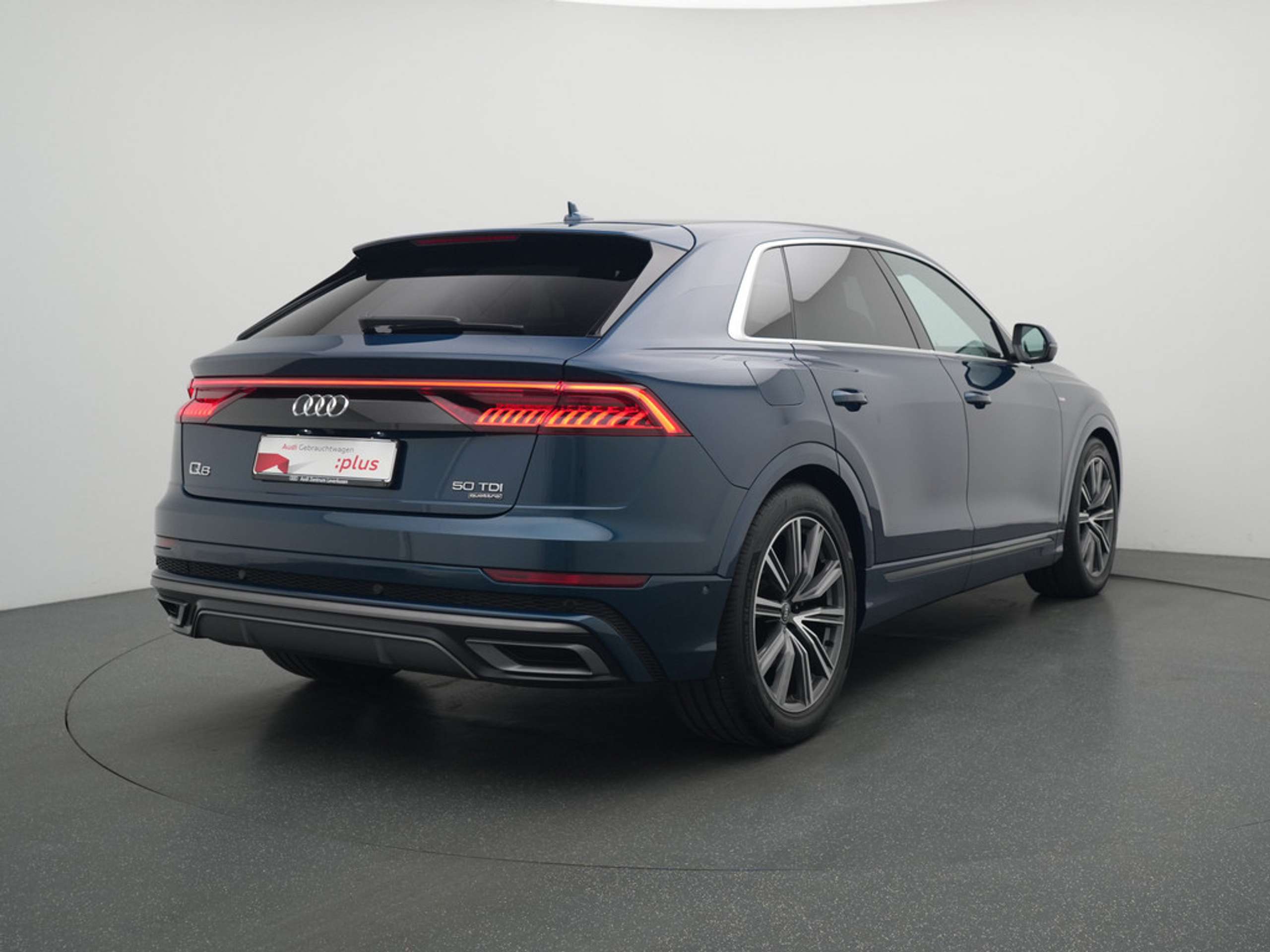 Audi - Q8