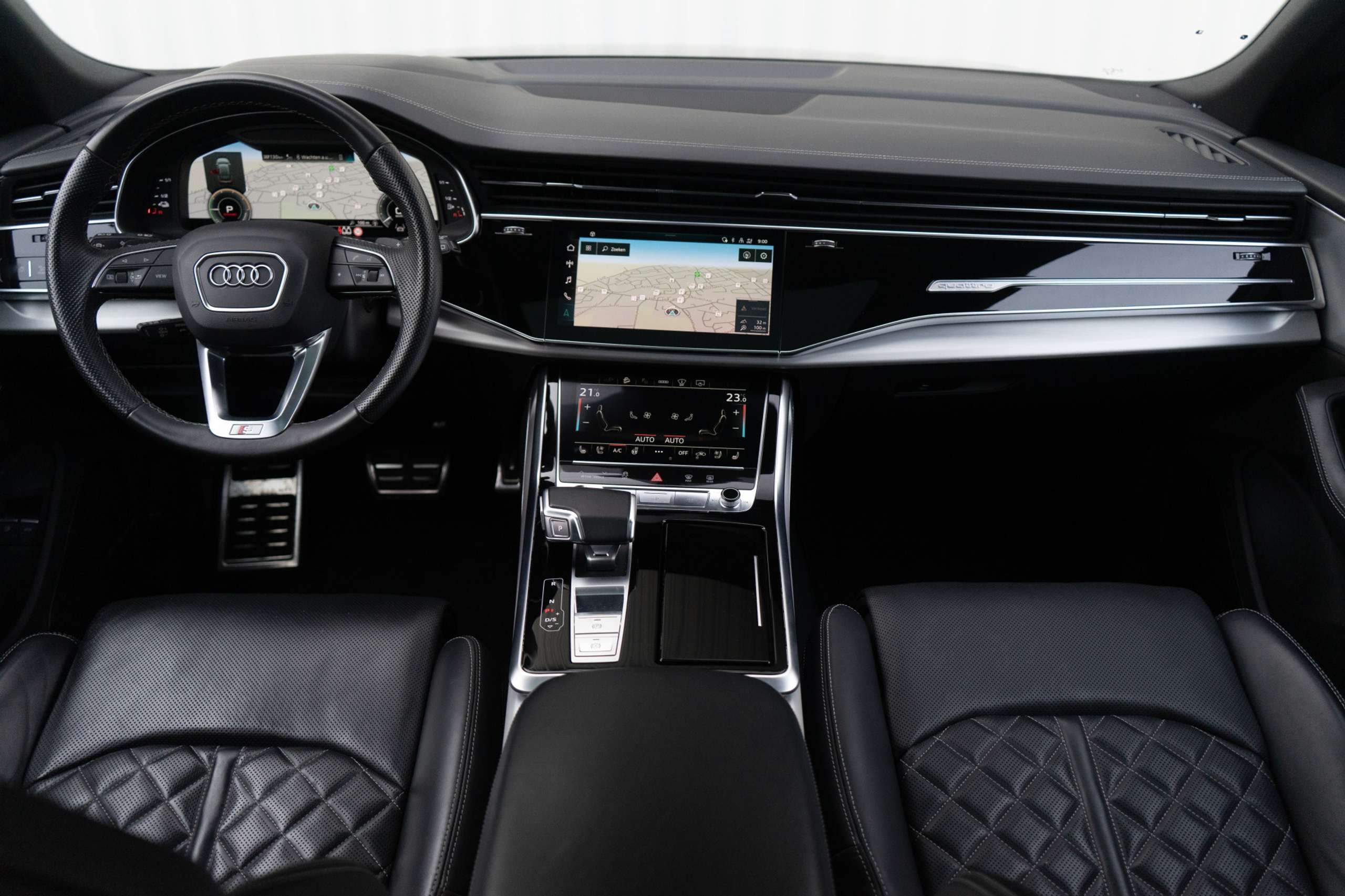 Audi - Q8