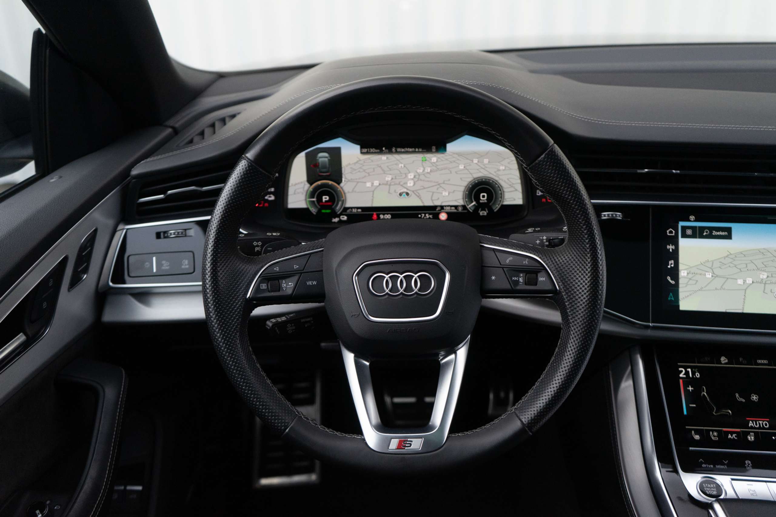 Audi - Q8