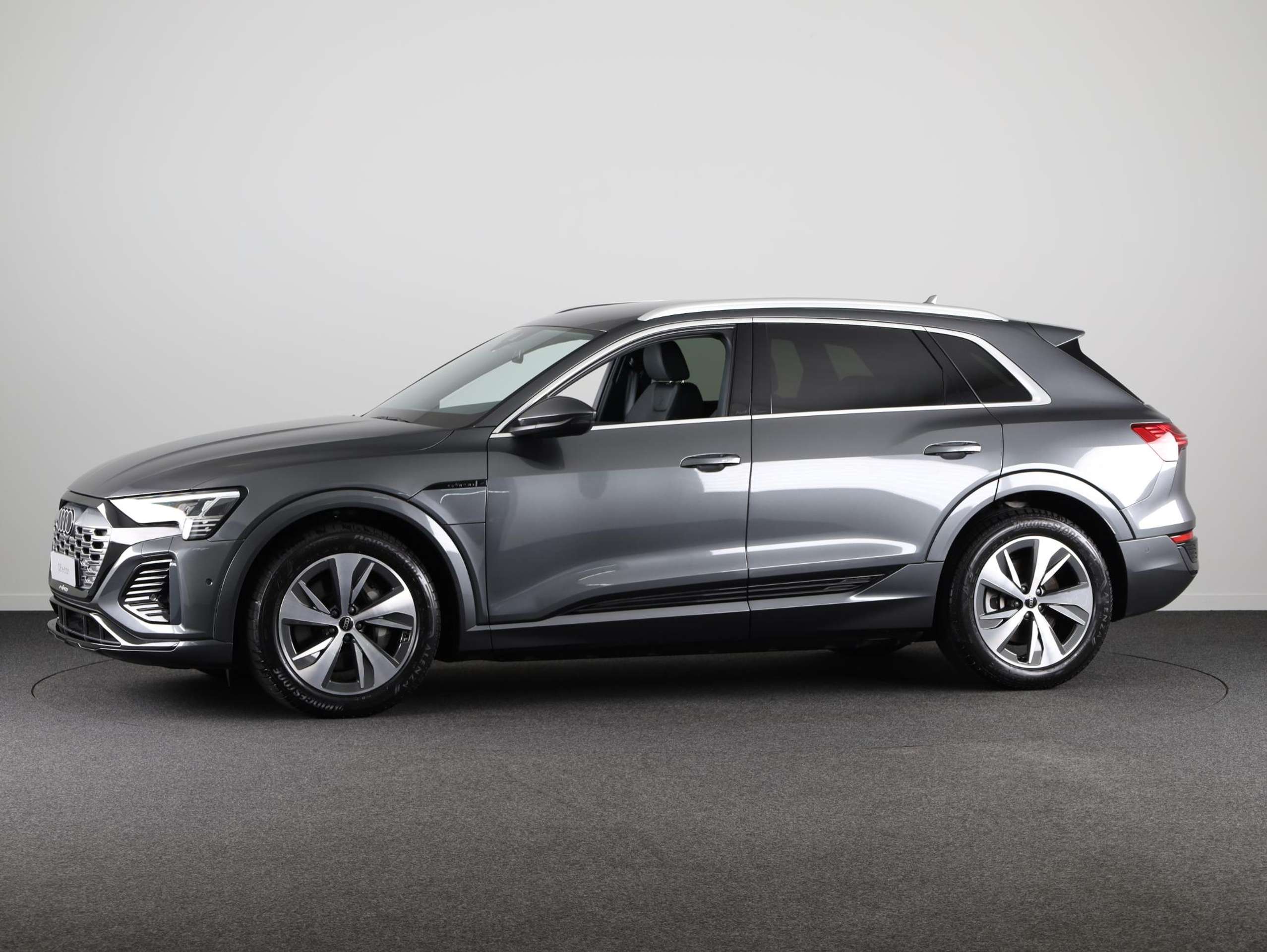 Audi - Q8 e-tron