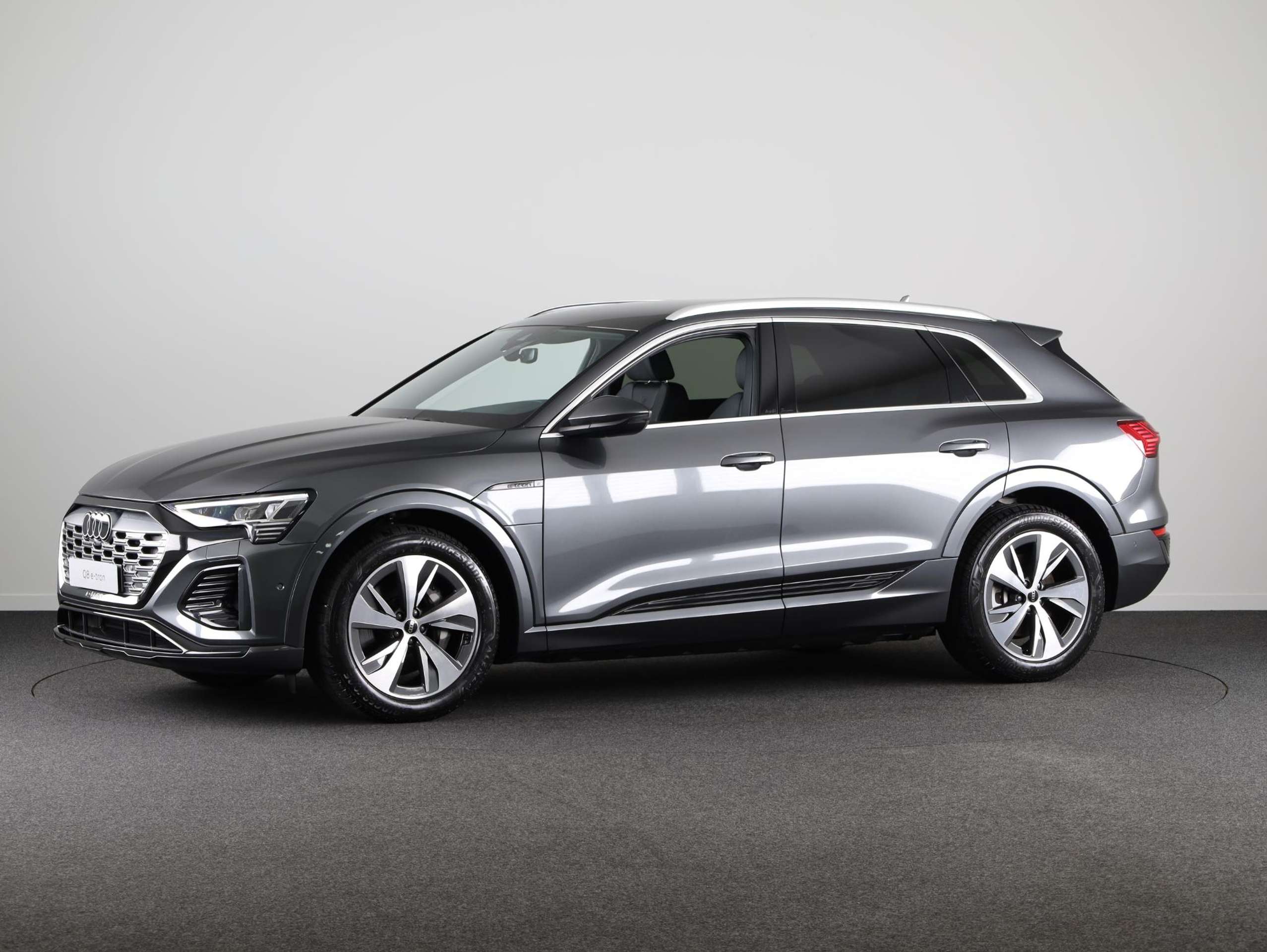 Audi - Q8 e-tron