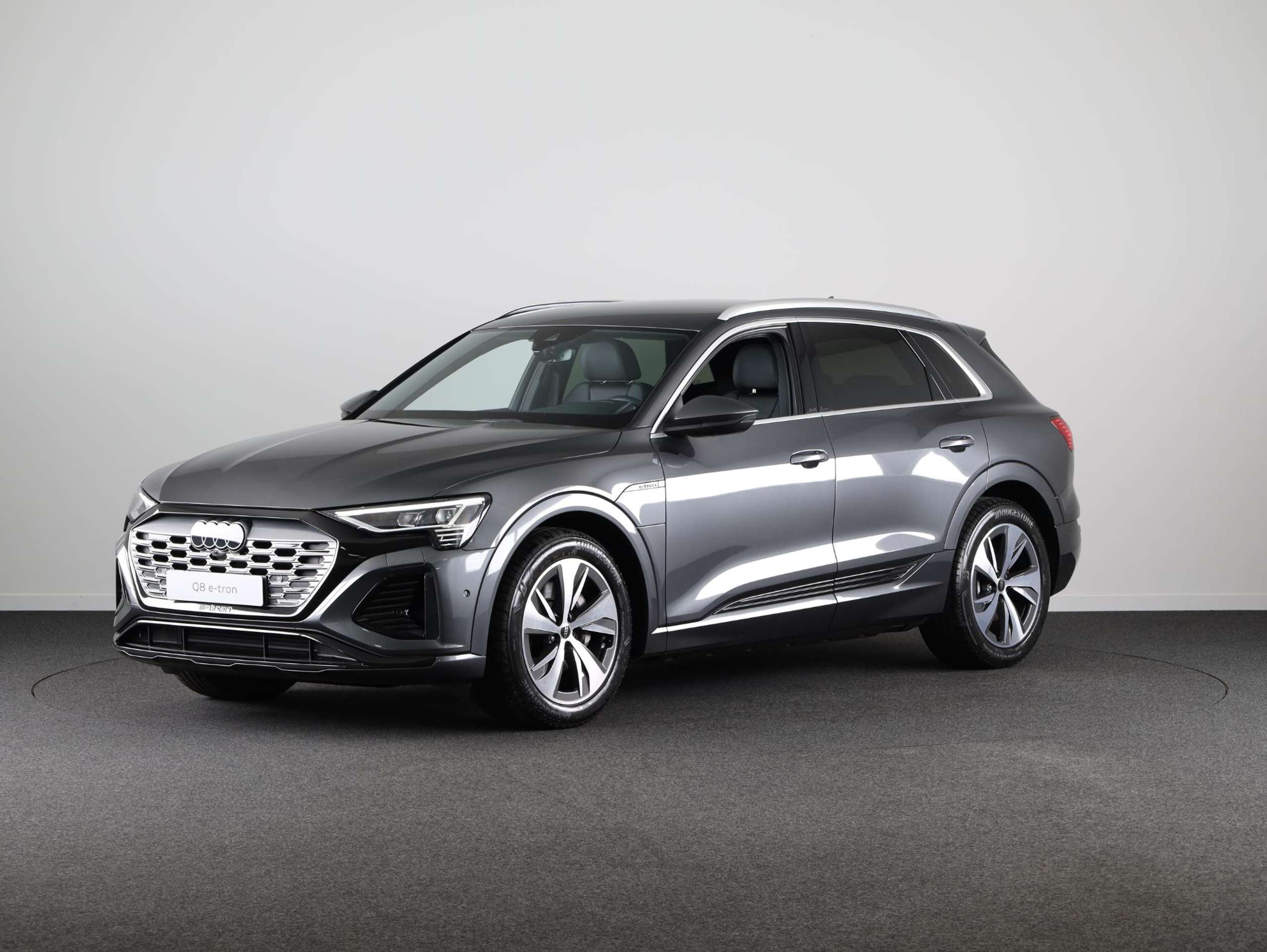 Audi - Q8 e-tron