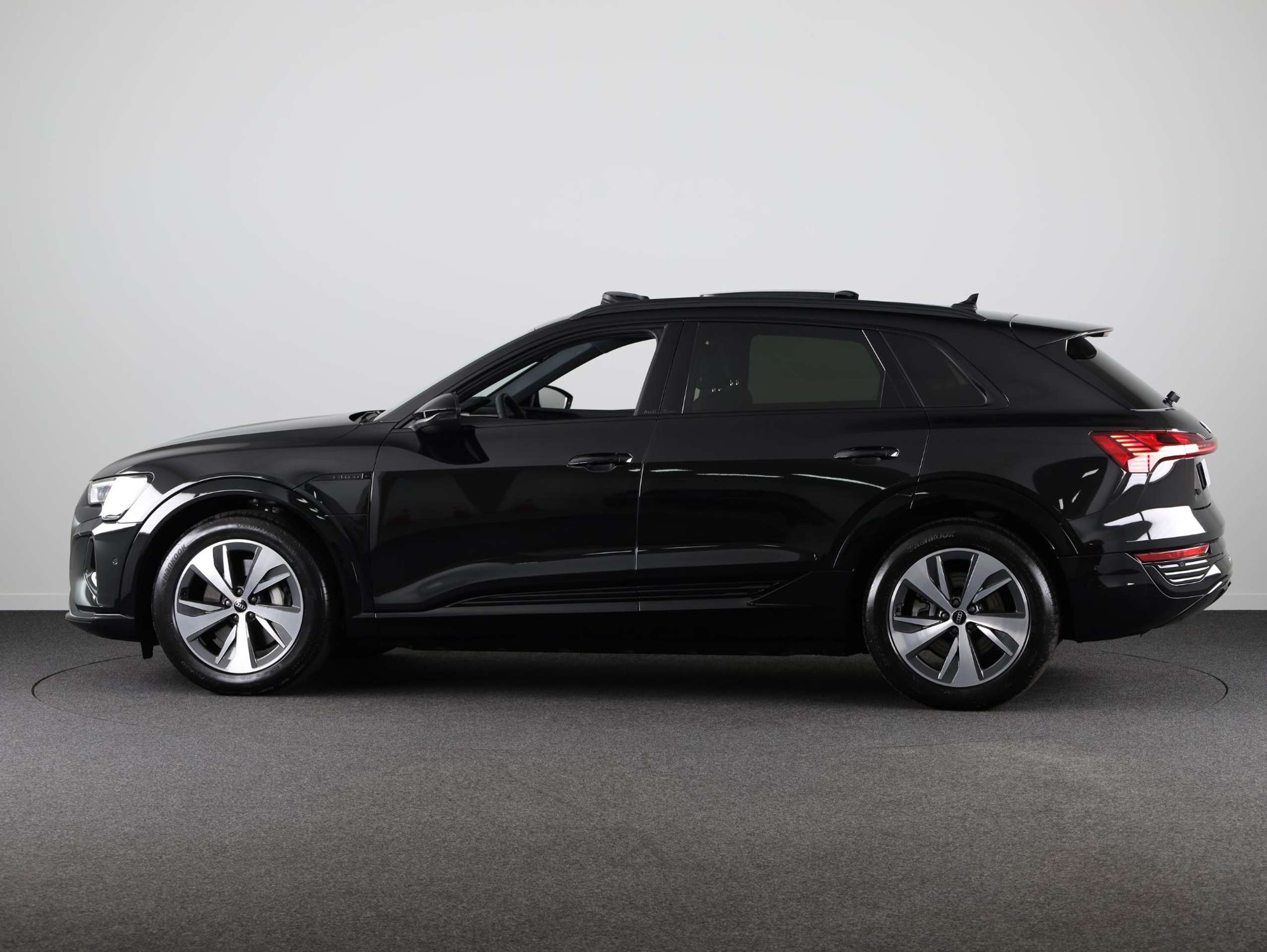 Audi - Q8 e-tron