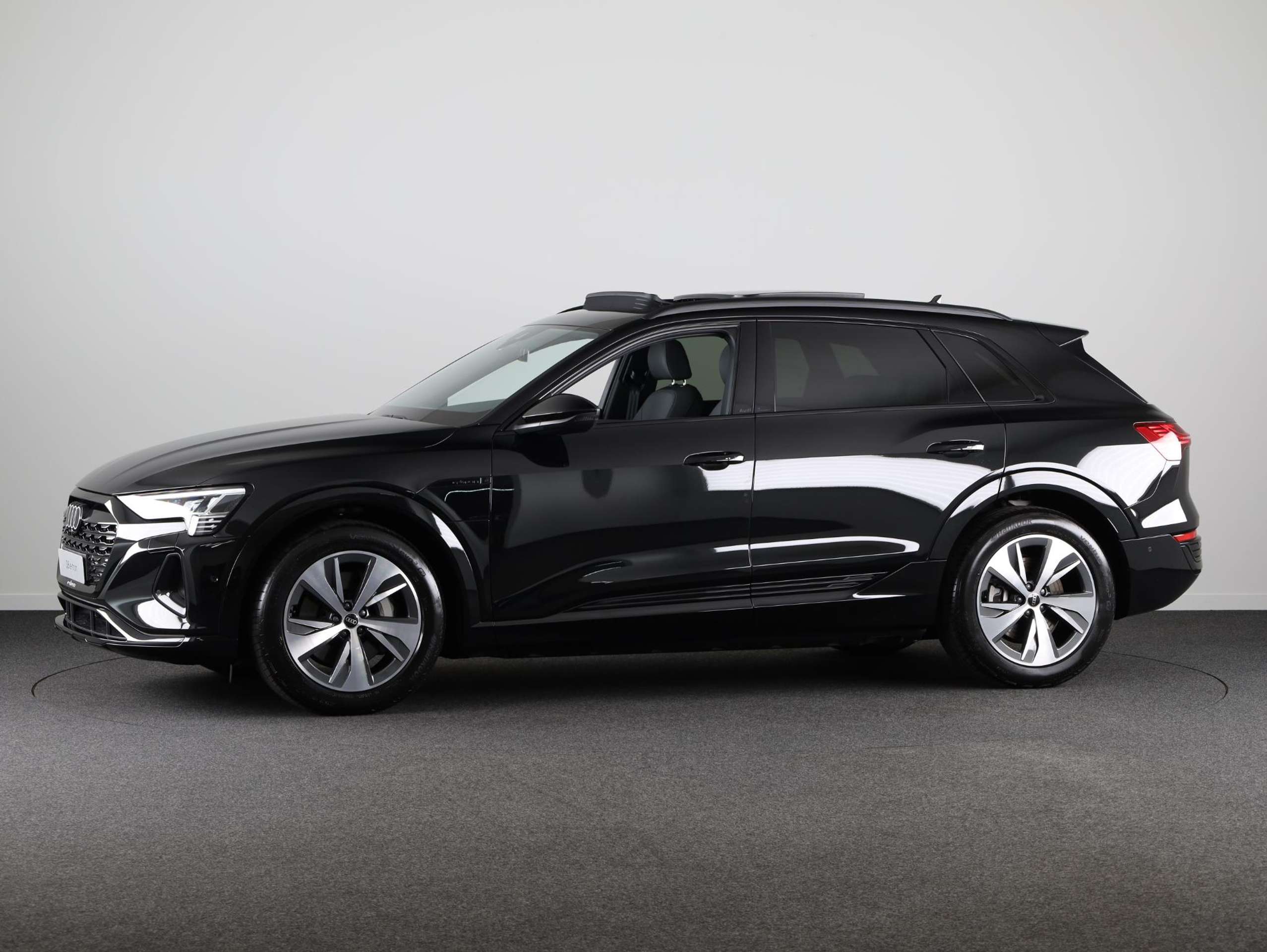 Audi - Q8 e-tron