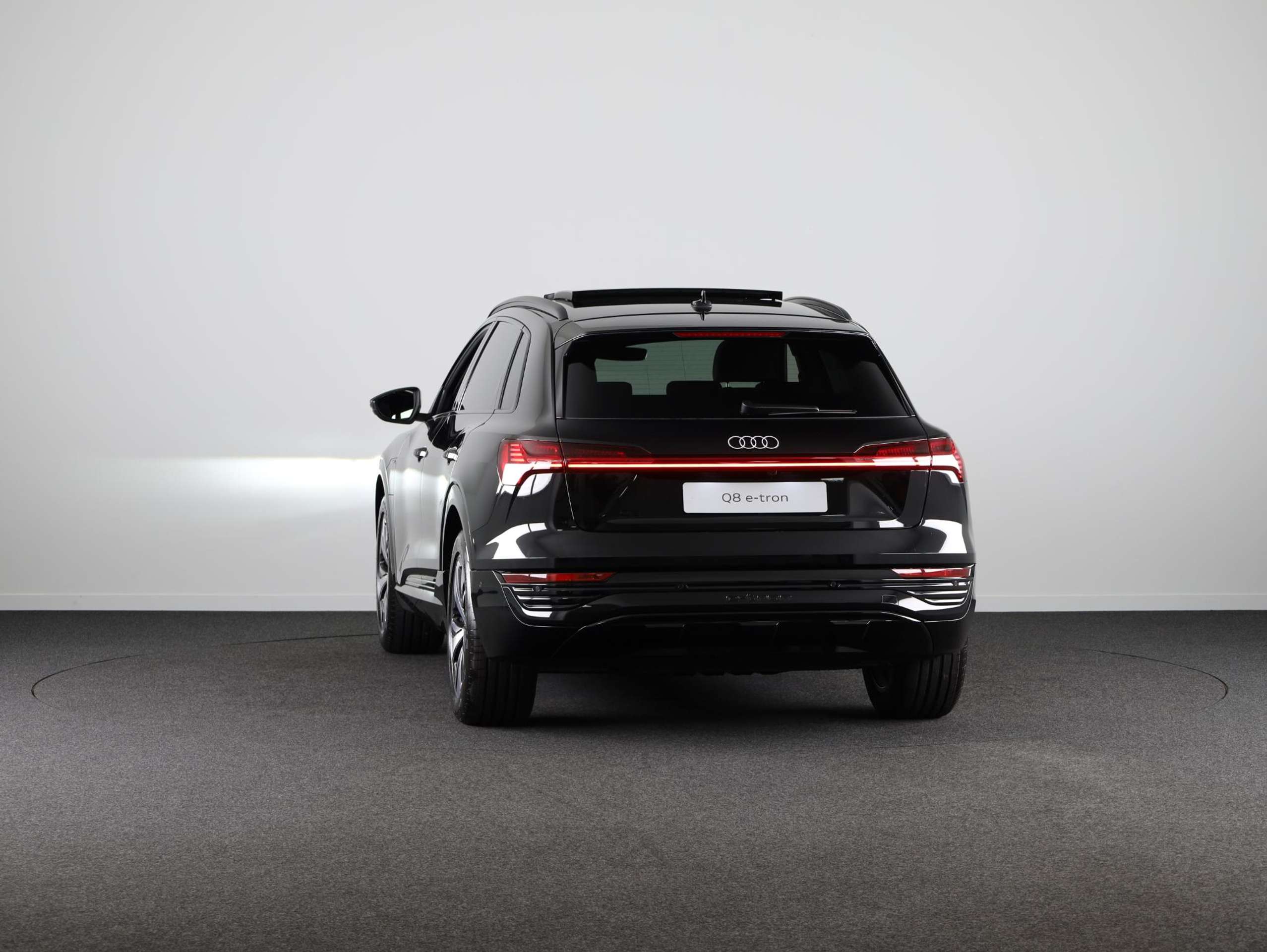 Audi - Q8 e-tron