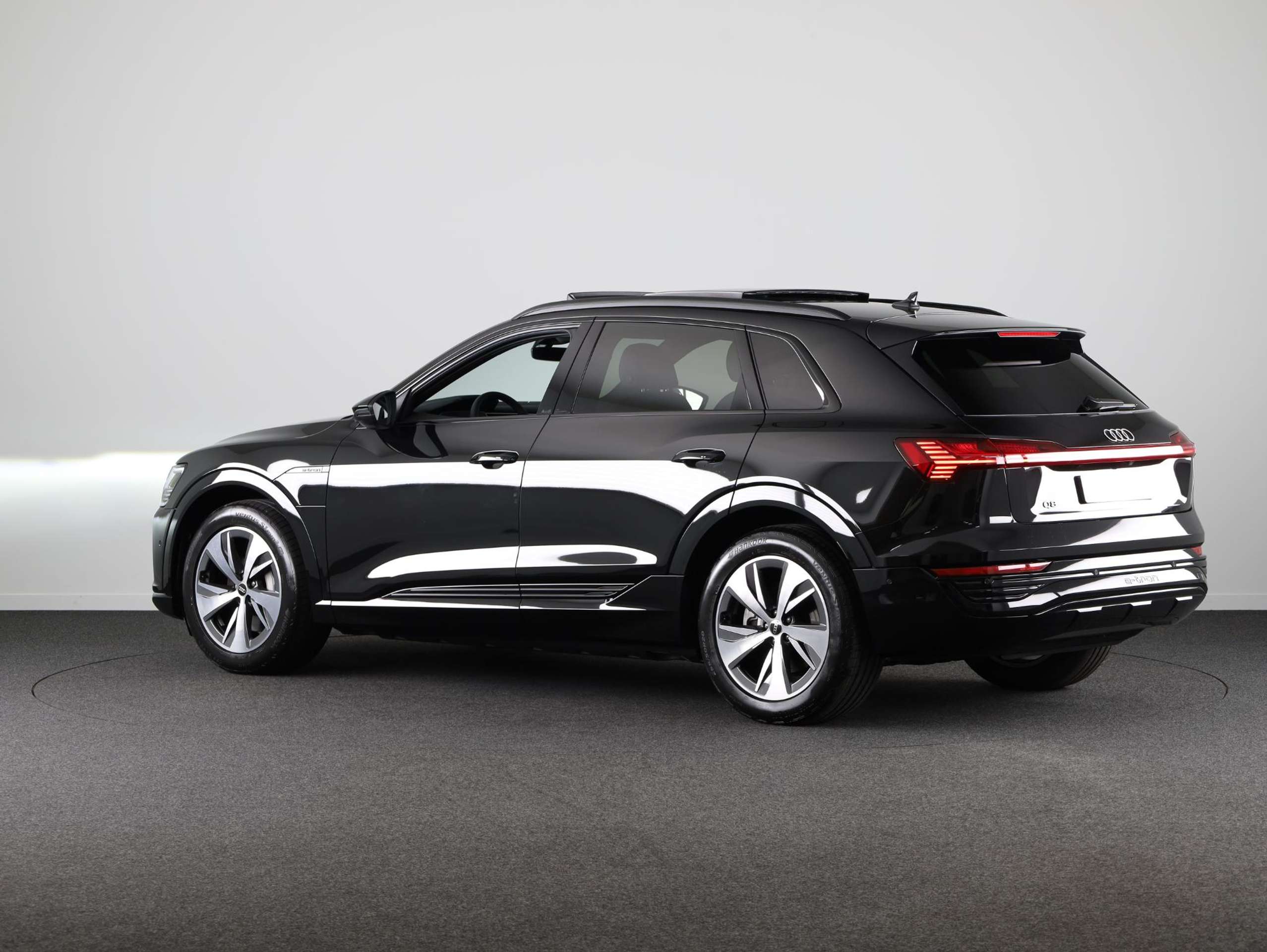 Audi - Q8 e-tron