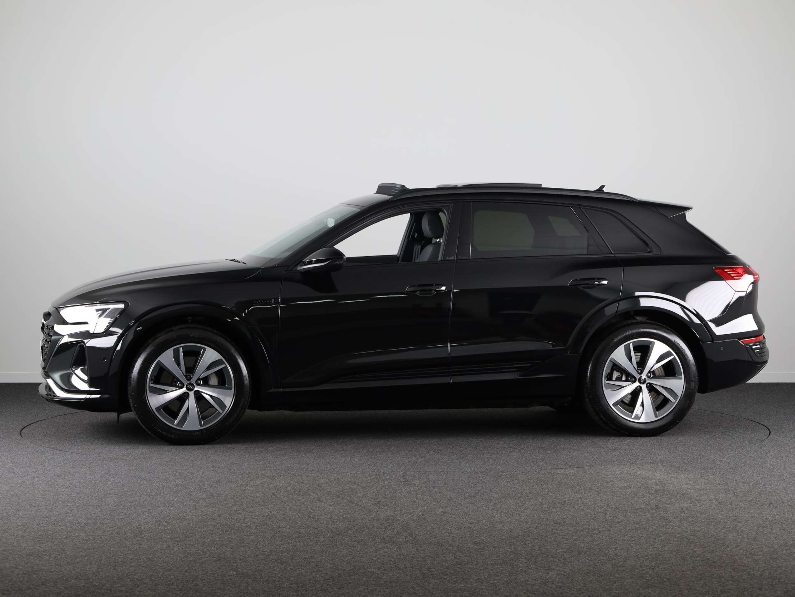 Audi - Q8 e-tron