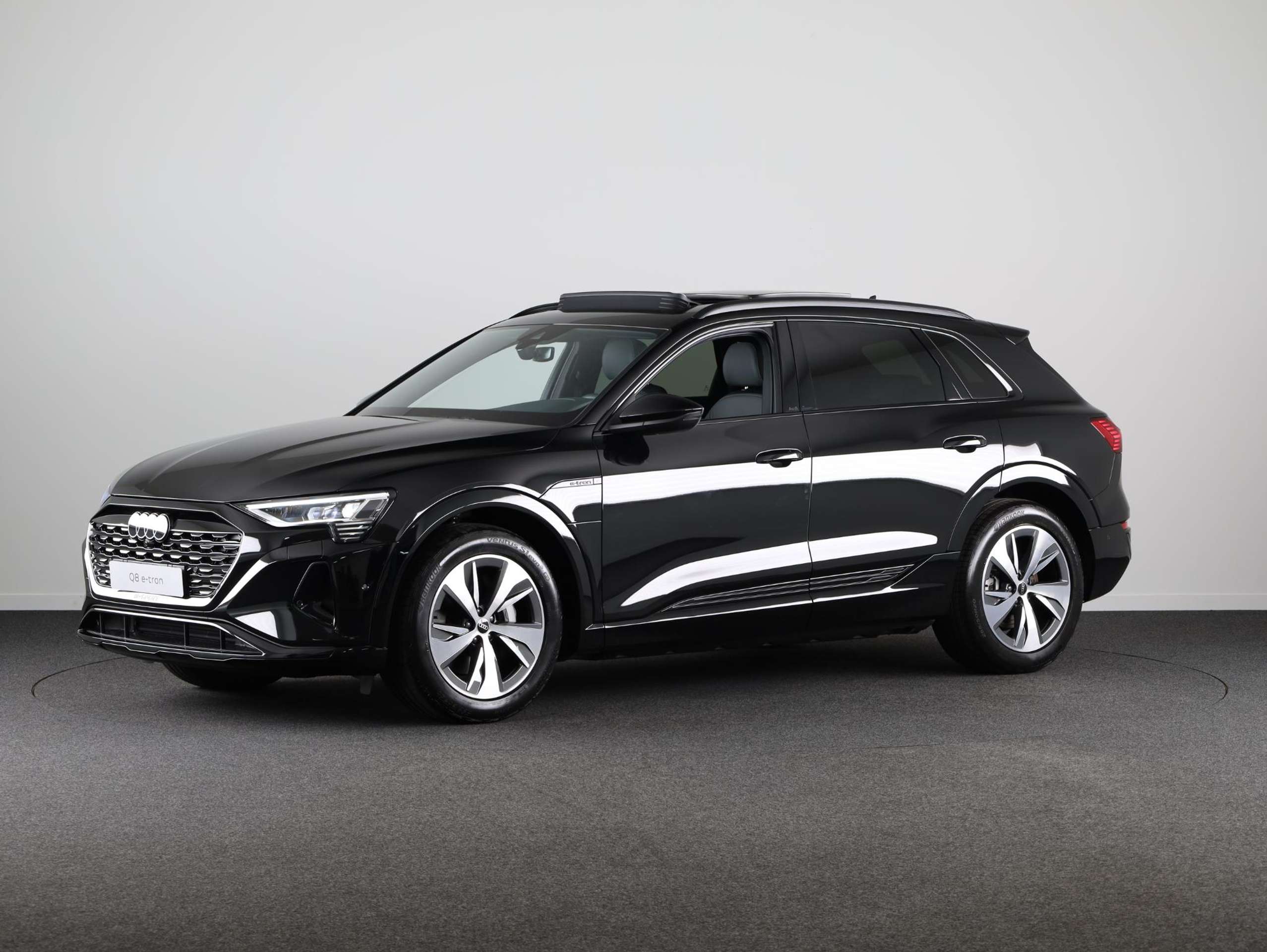 Audi - Q8 e-tron