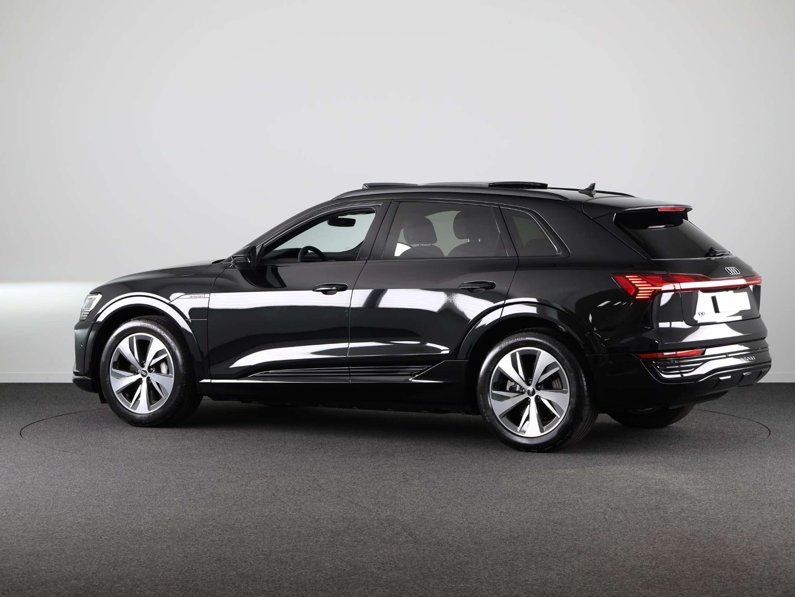 Audi - Q8 e-tron