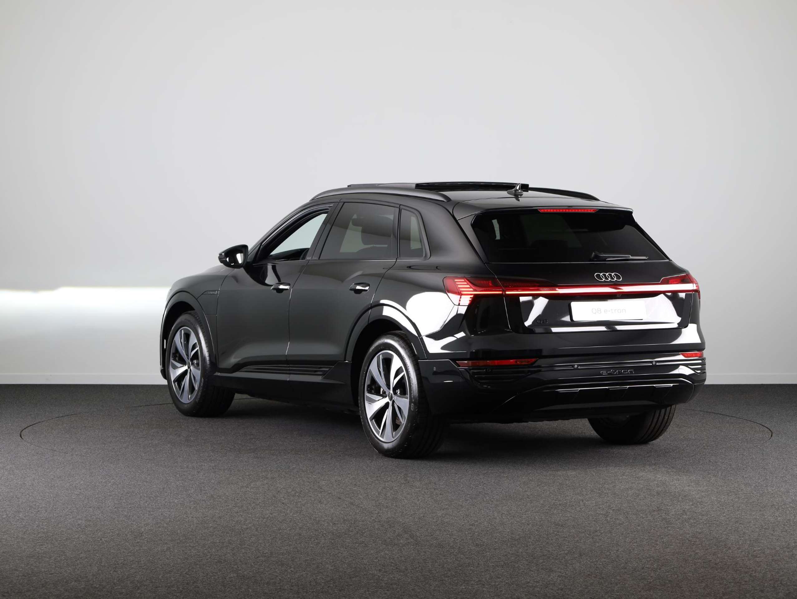 Audi - Q8 e-tron