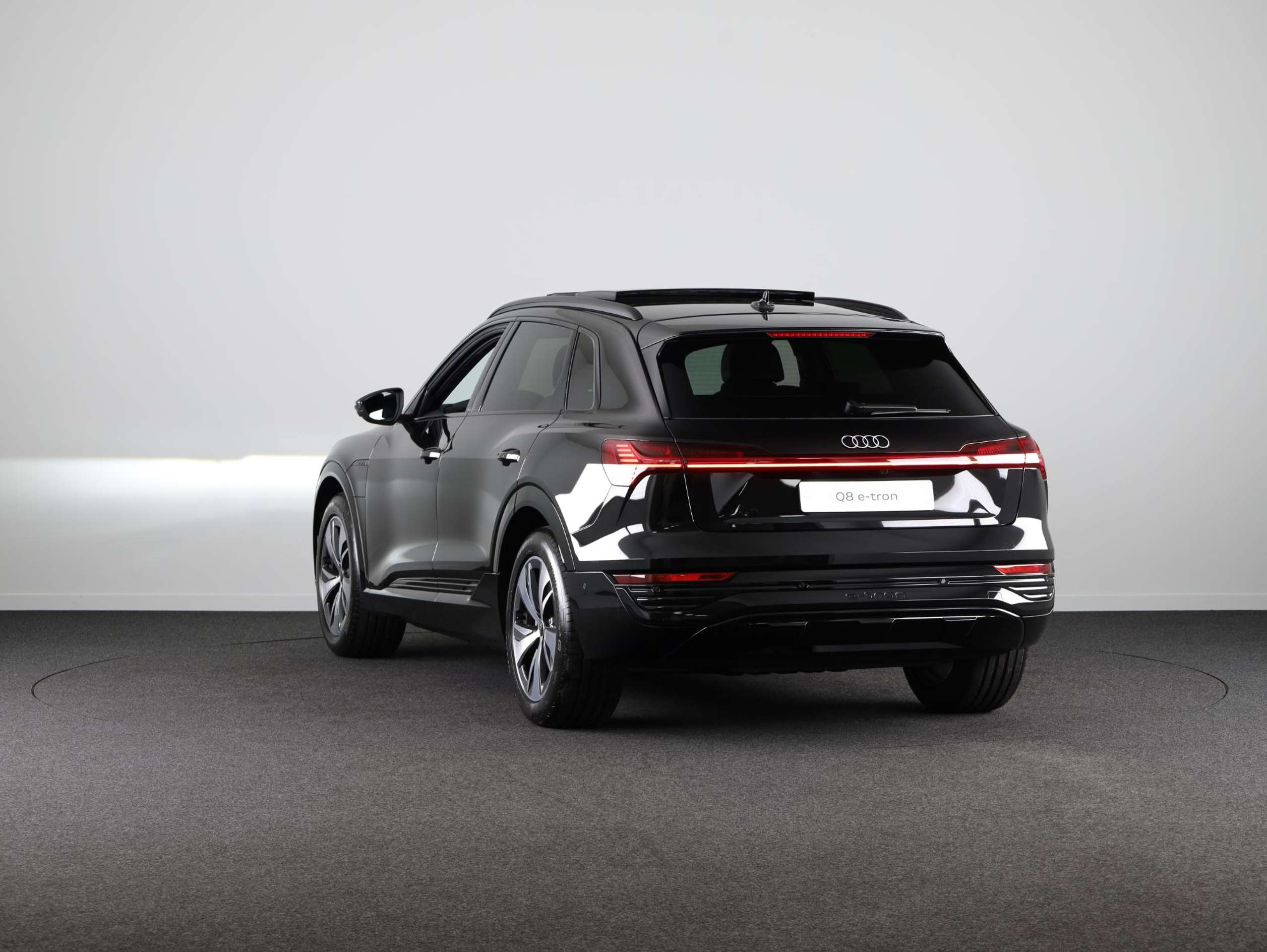 Audi - Q8 e-tron