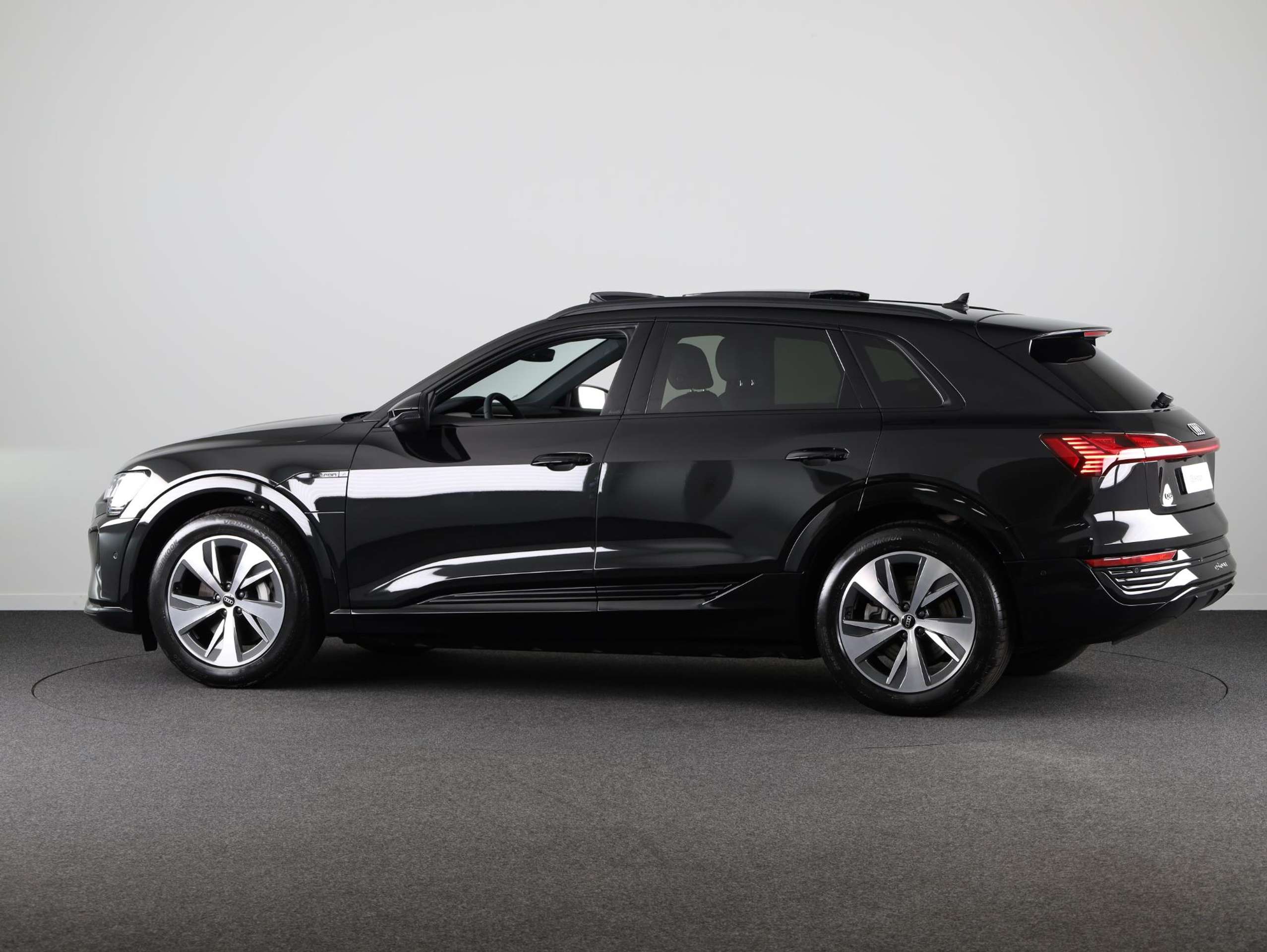 Audi - Q8 e-tron