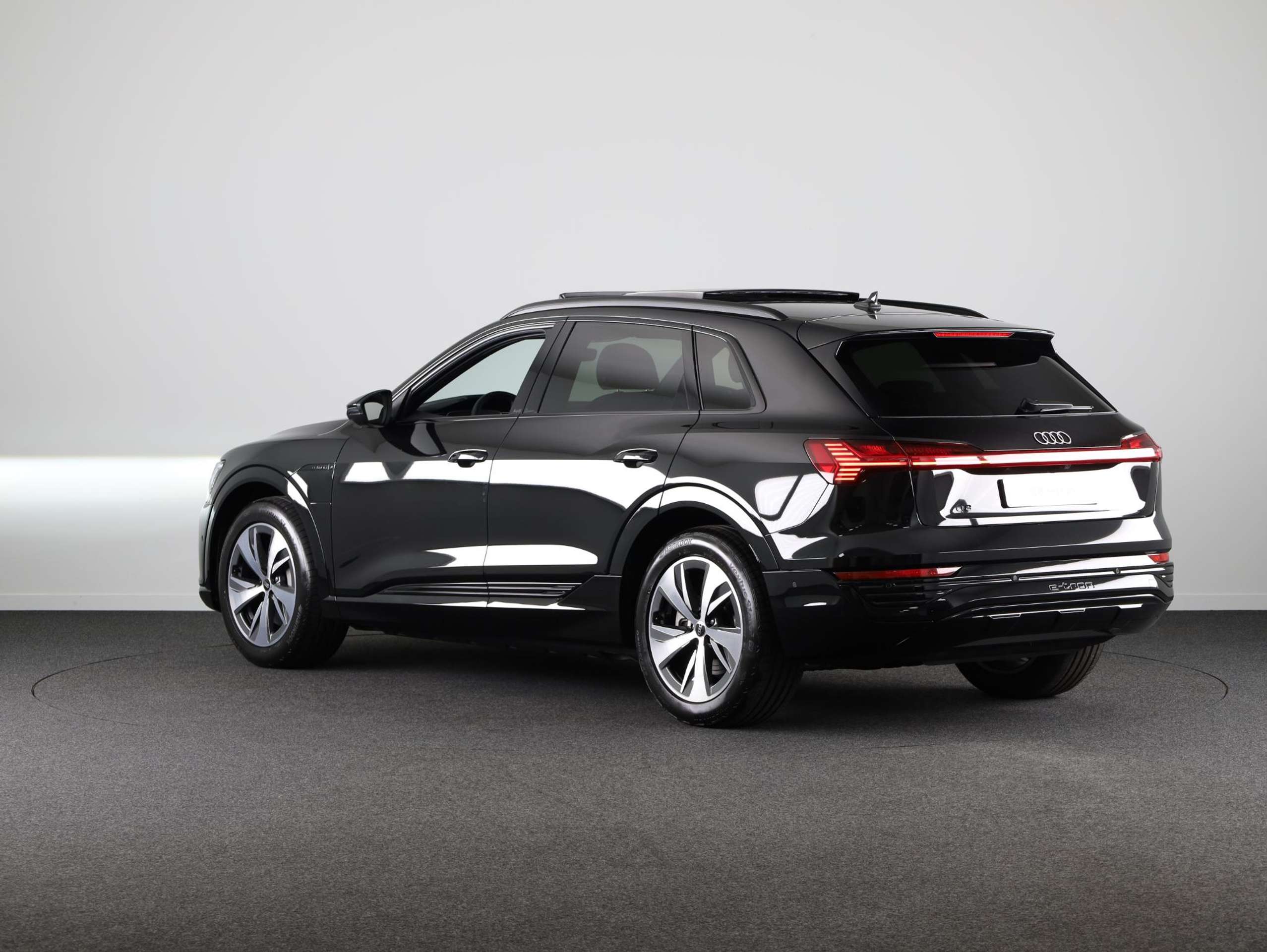 Audi - Q8 e-tron