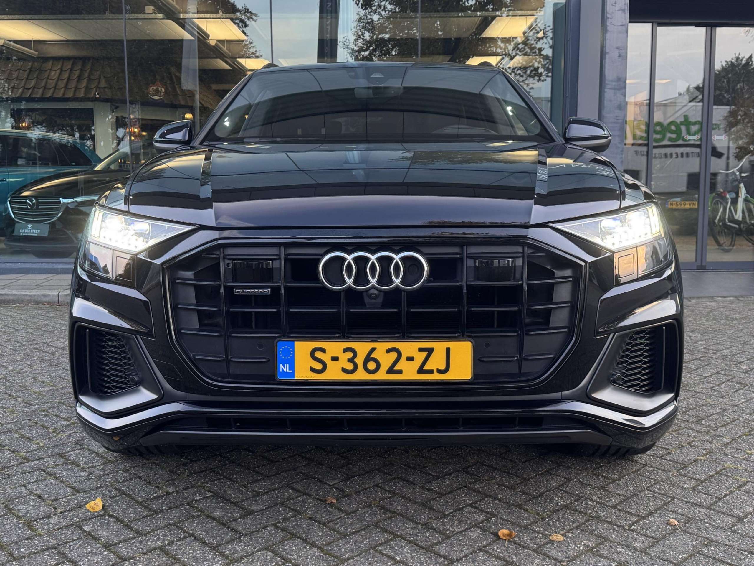 Audi - Q8