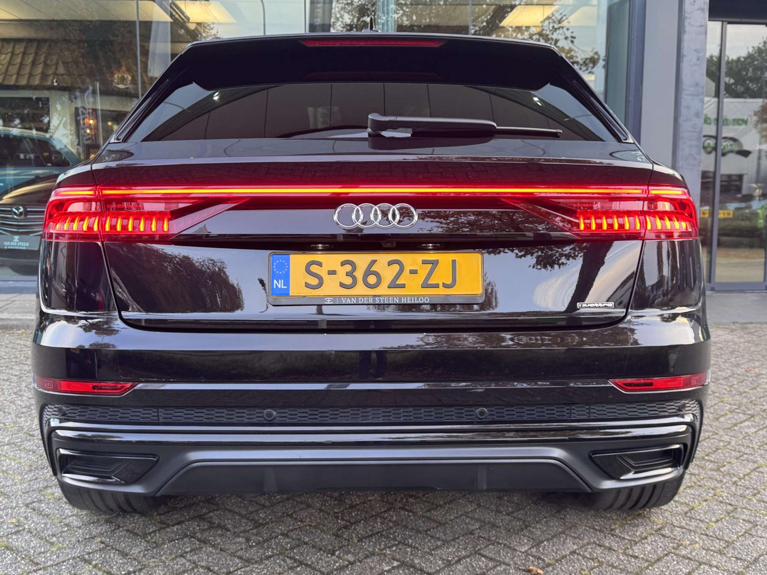 Audi - Q8