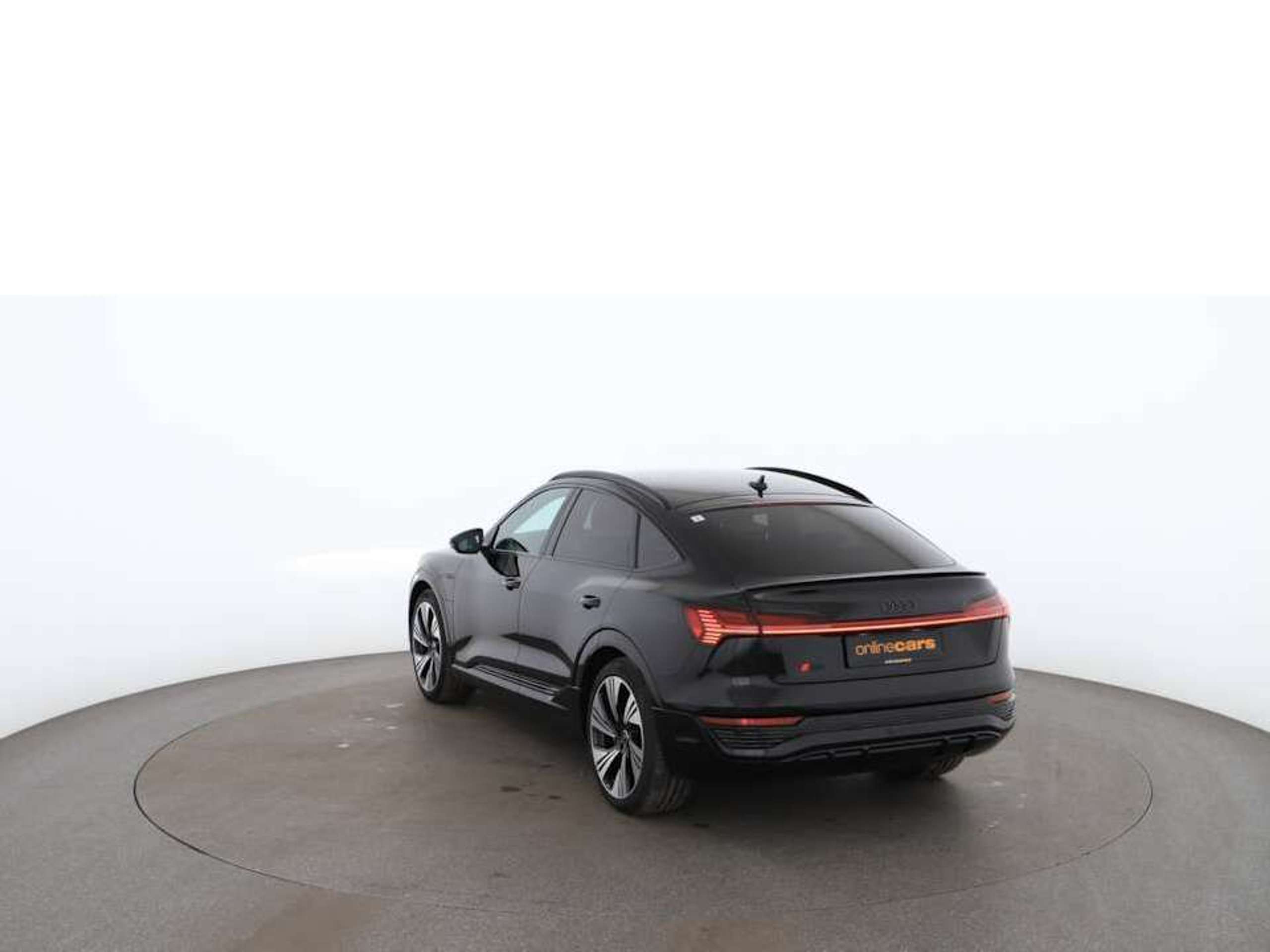 Audi - Q8 e-tron