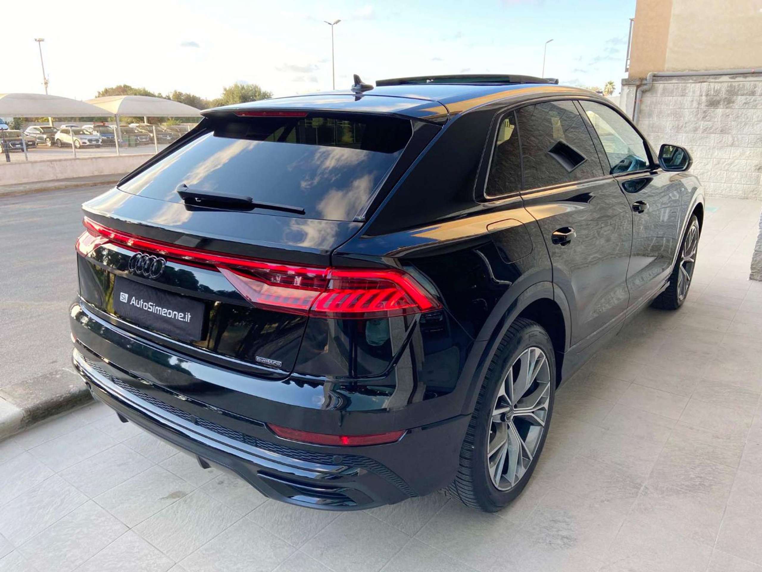 Audi - Q8