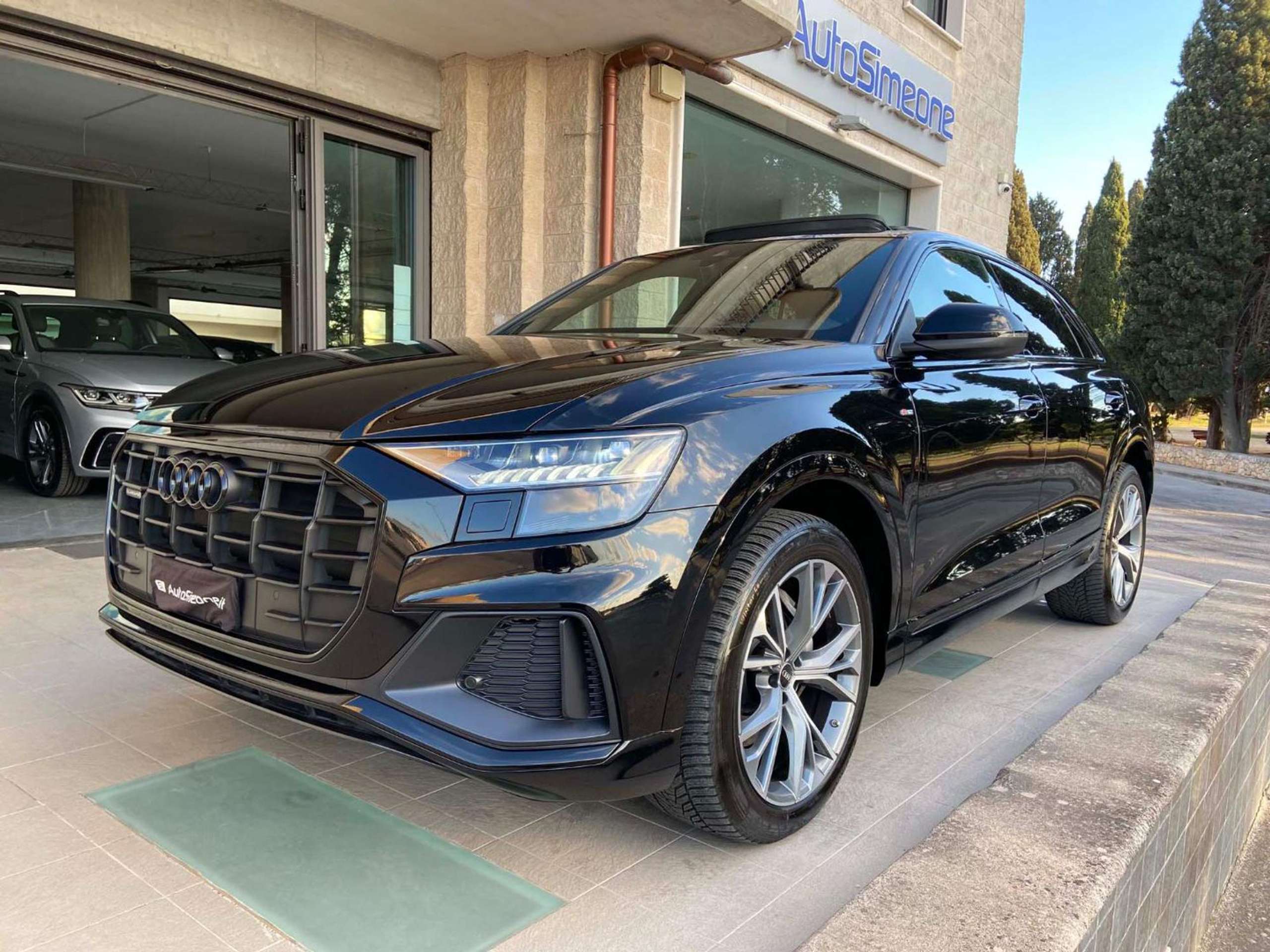 Audi - Q8