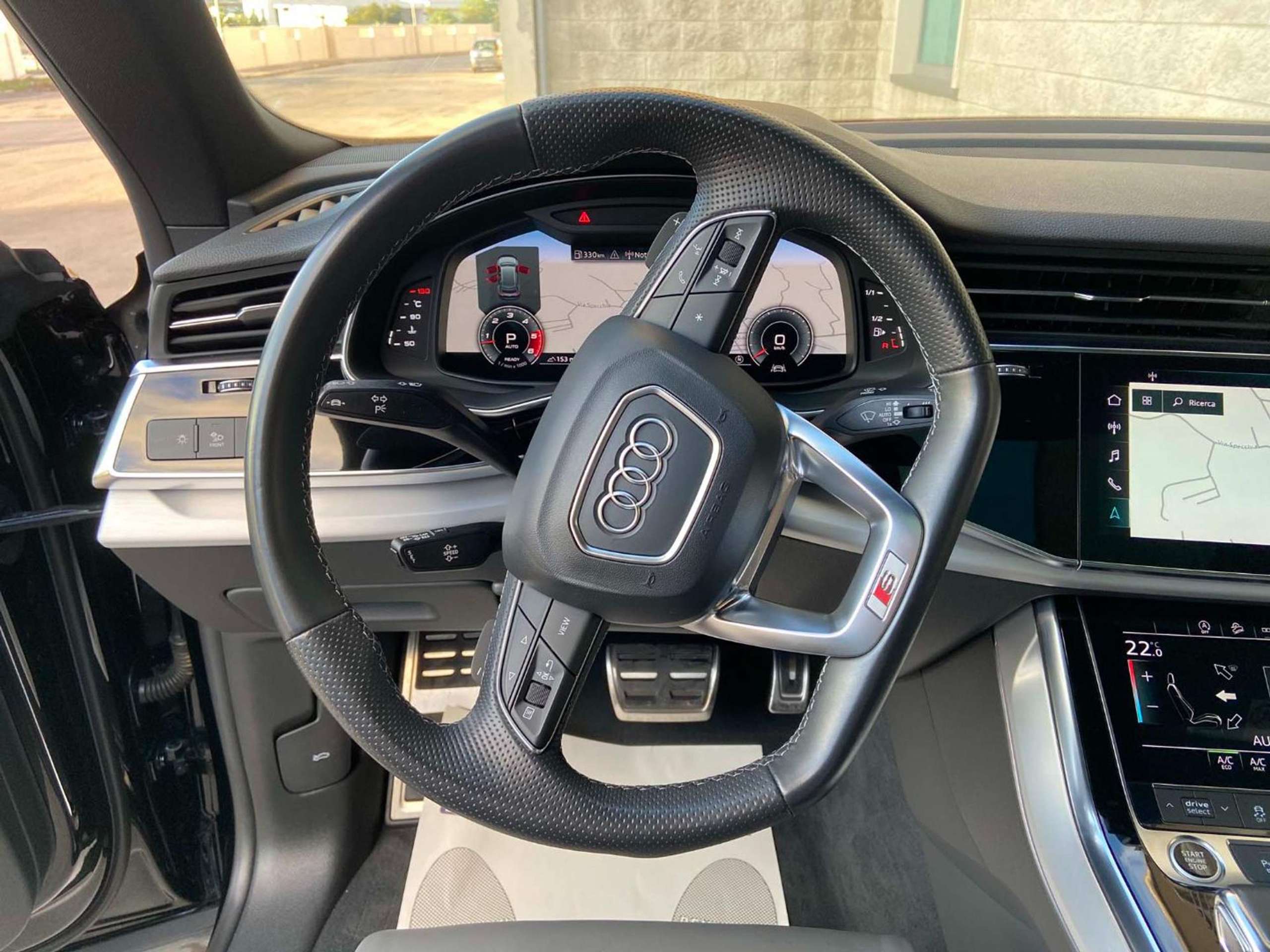 Audi - Q8