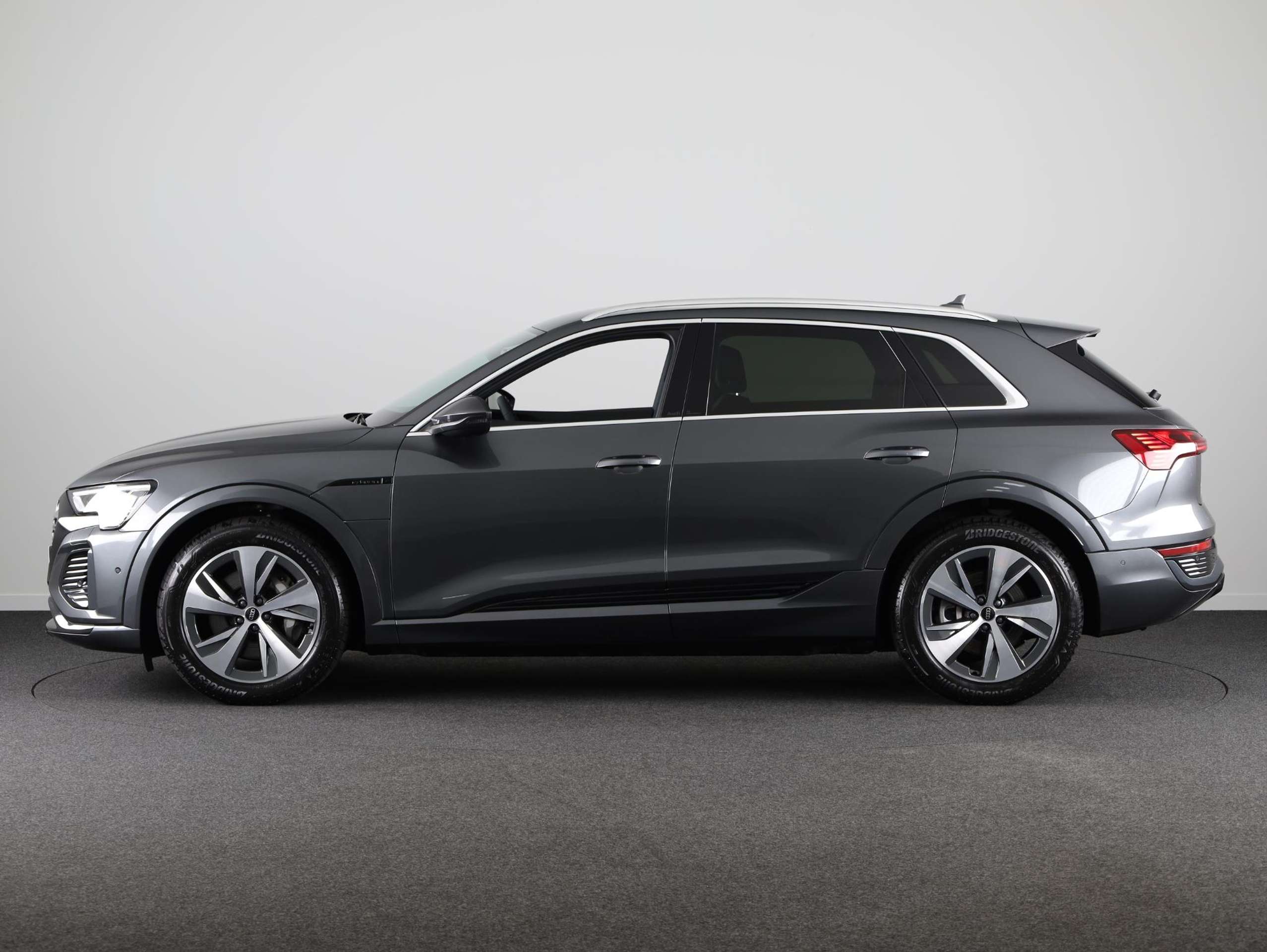 Audi - Q8 e-tron