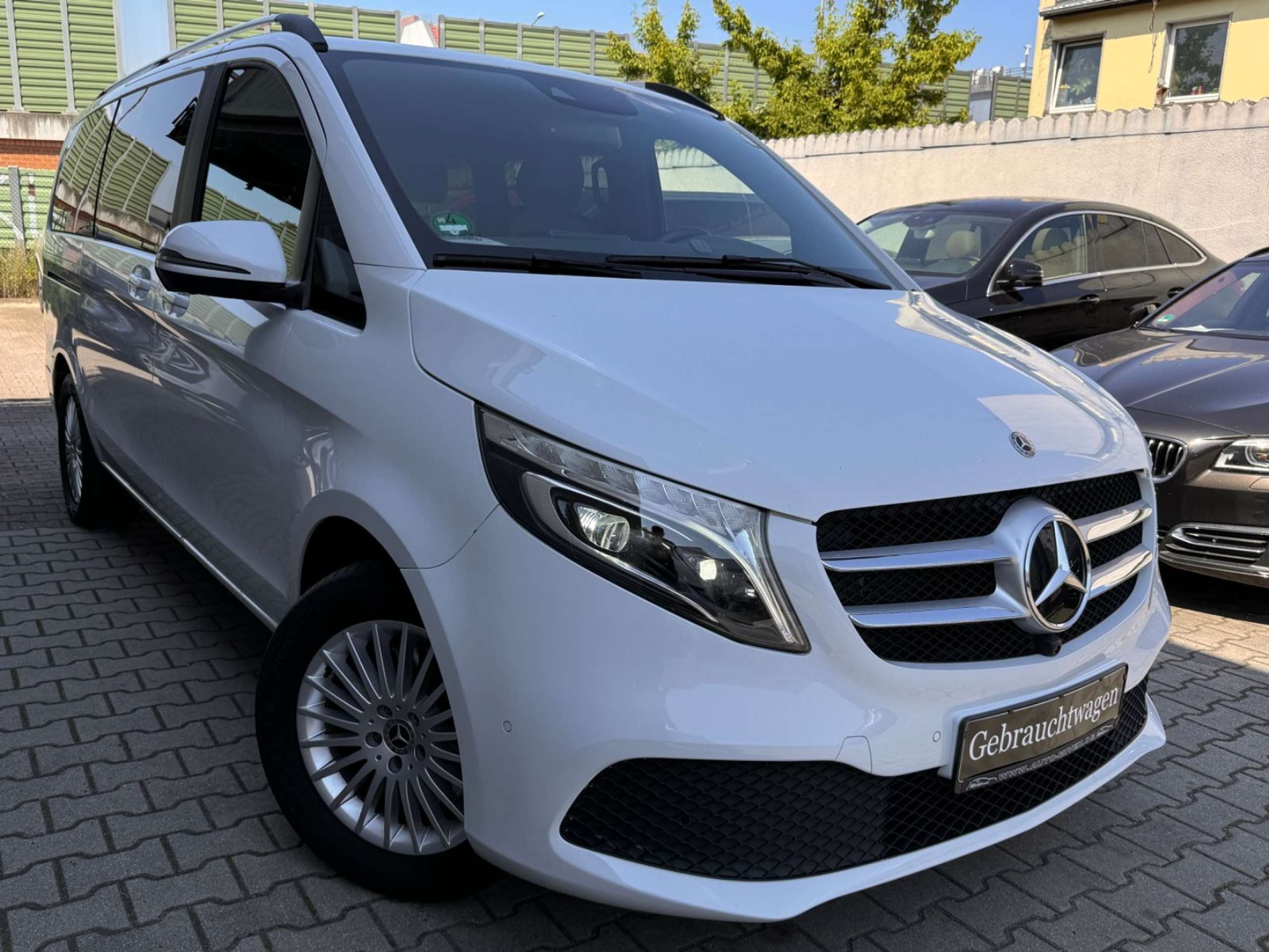 Mercedes-Benz - V 300