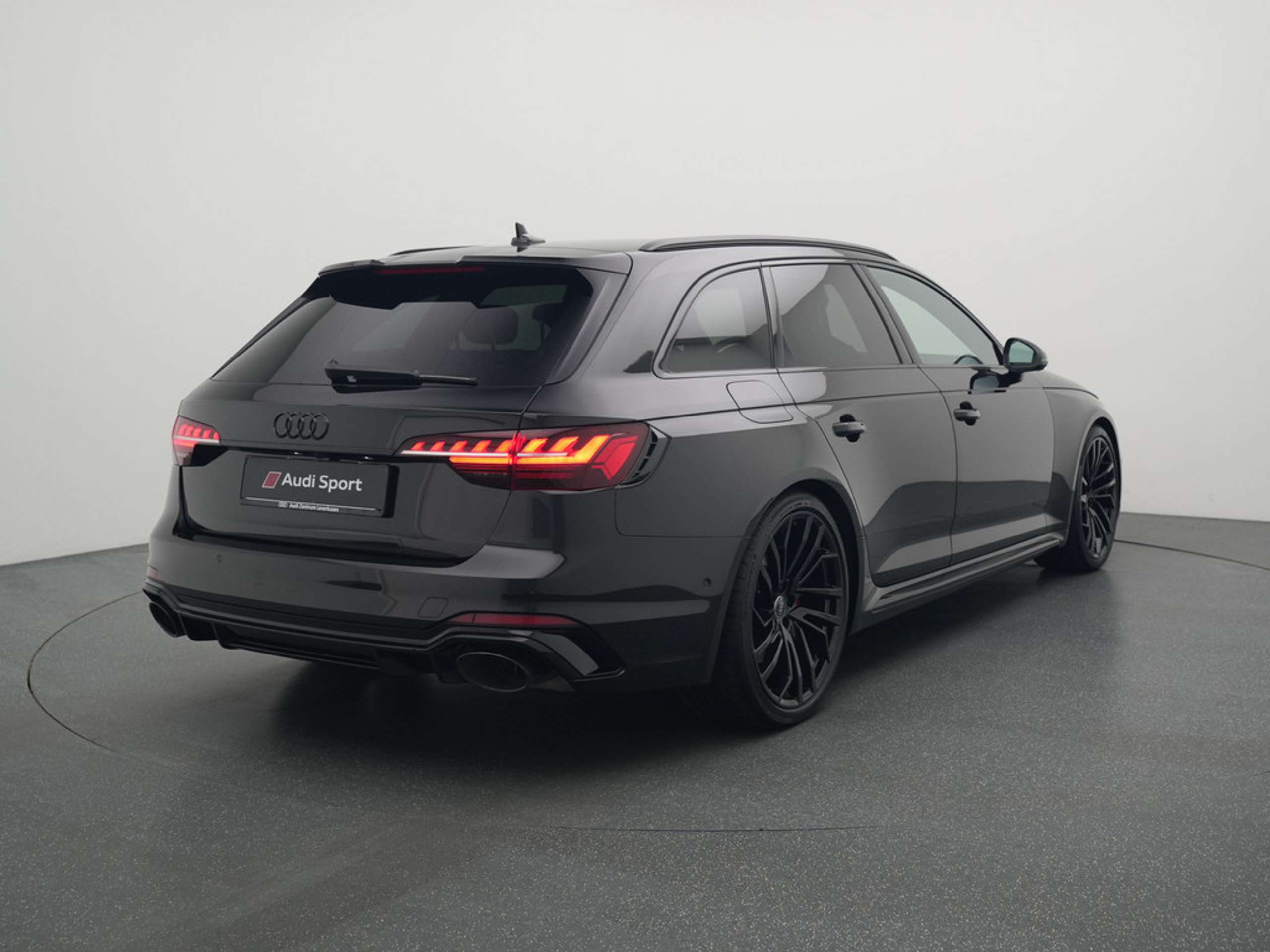 Audi - RS4