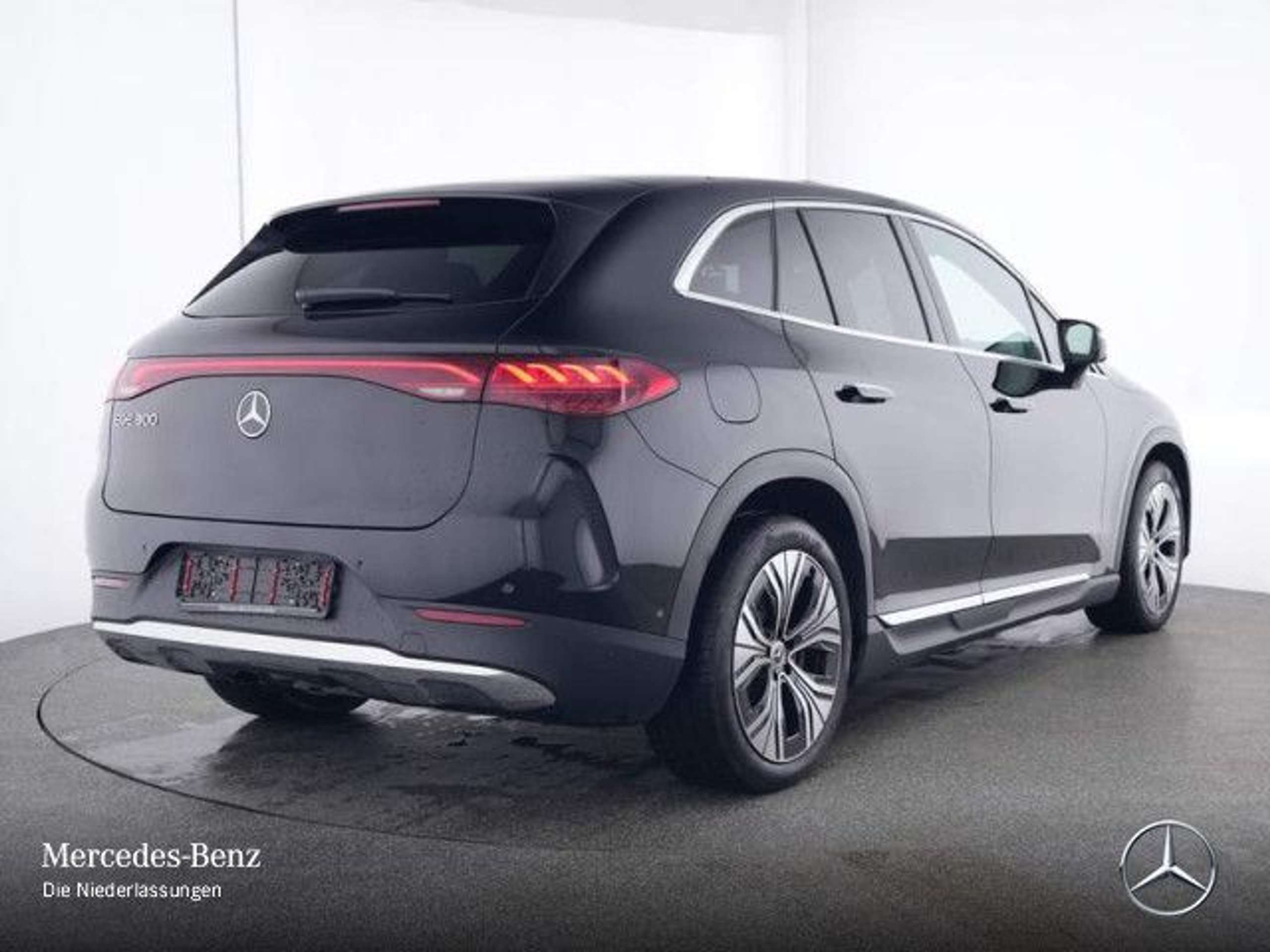 Mercedes-Benz - EQE SUV