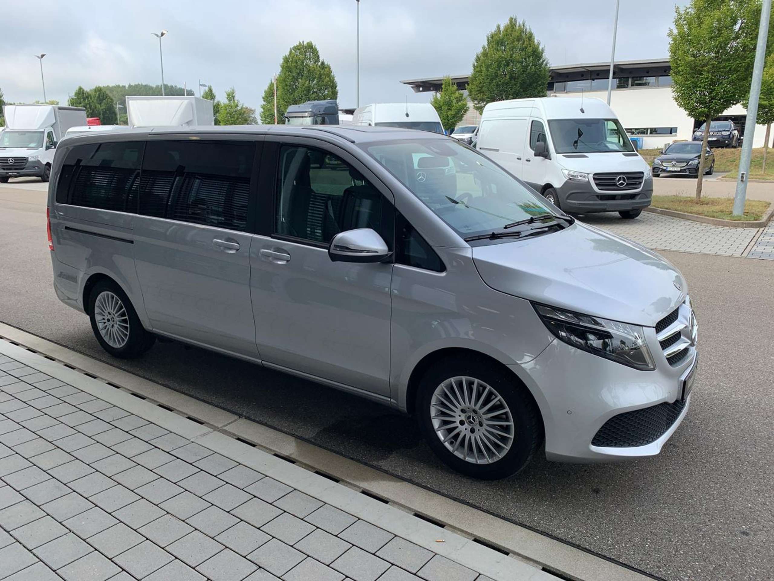 Mercedes-Benz - V 250