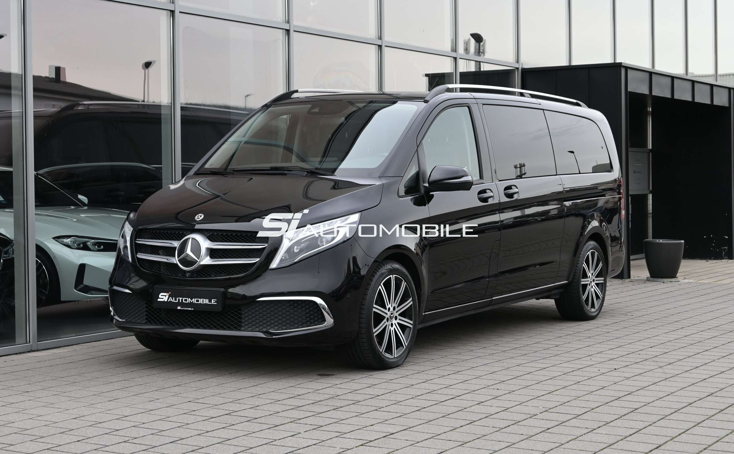 Mercedes-Benz - V 250