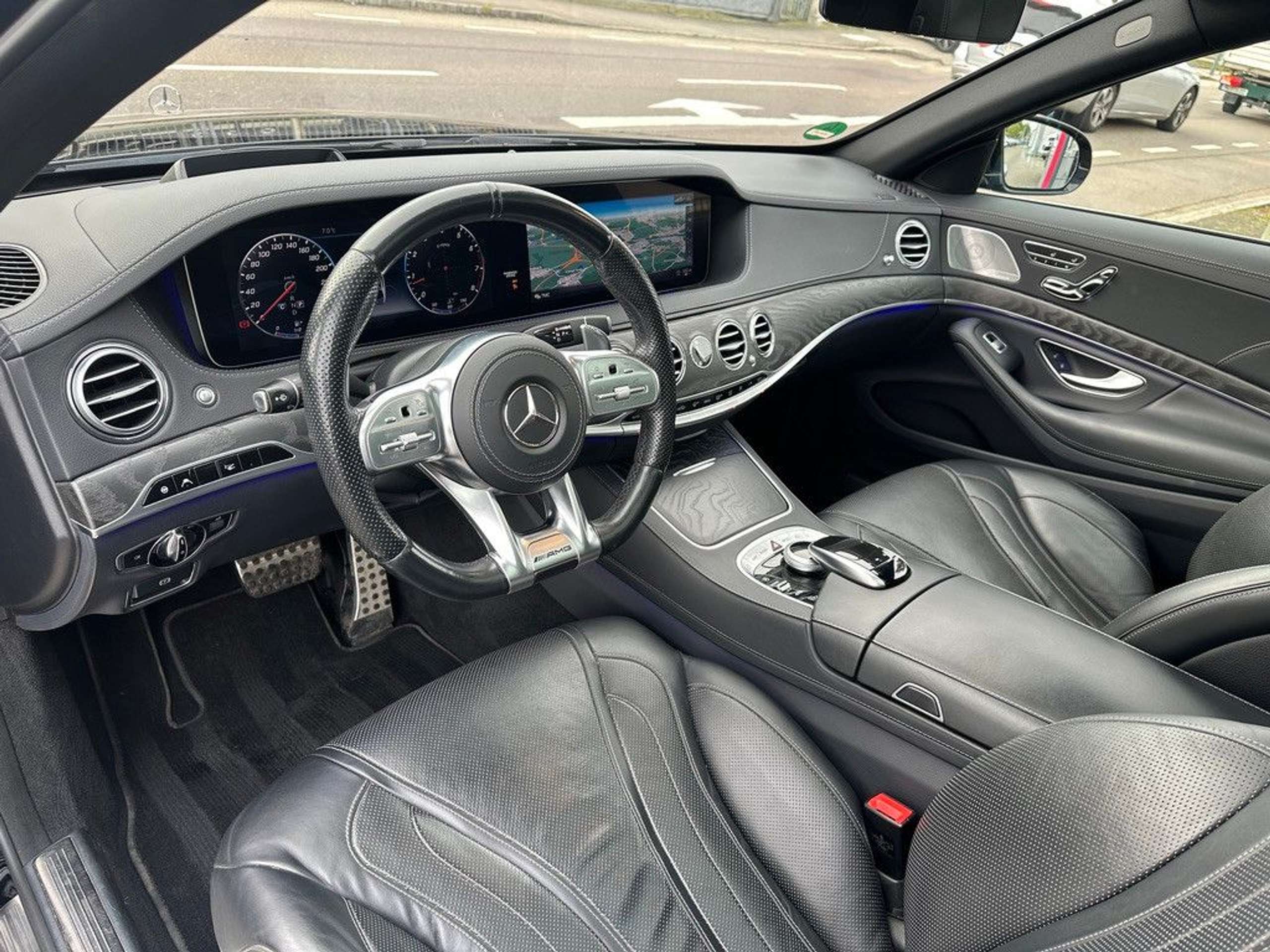 Mercedes-Benz - S 560