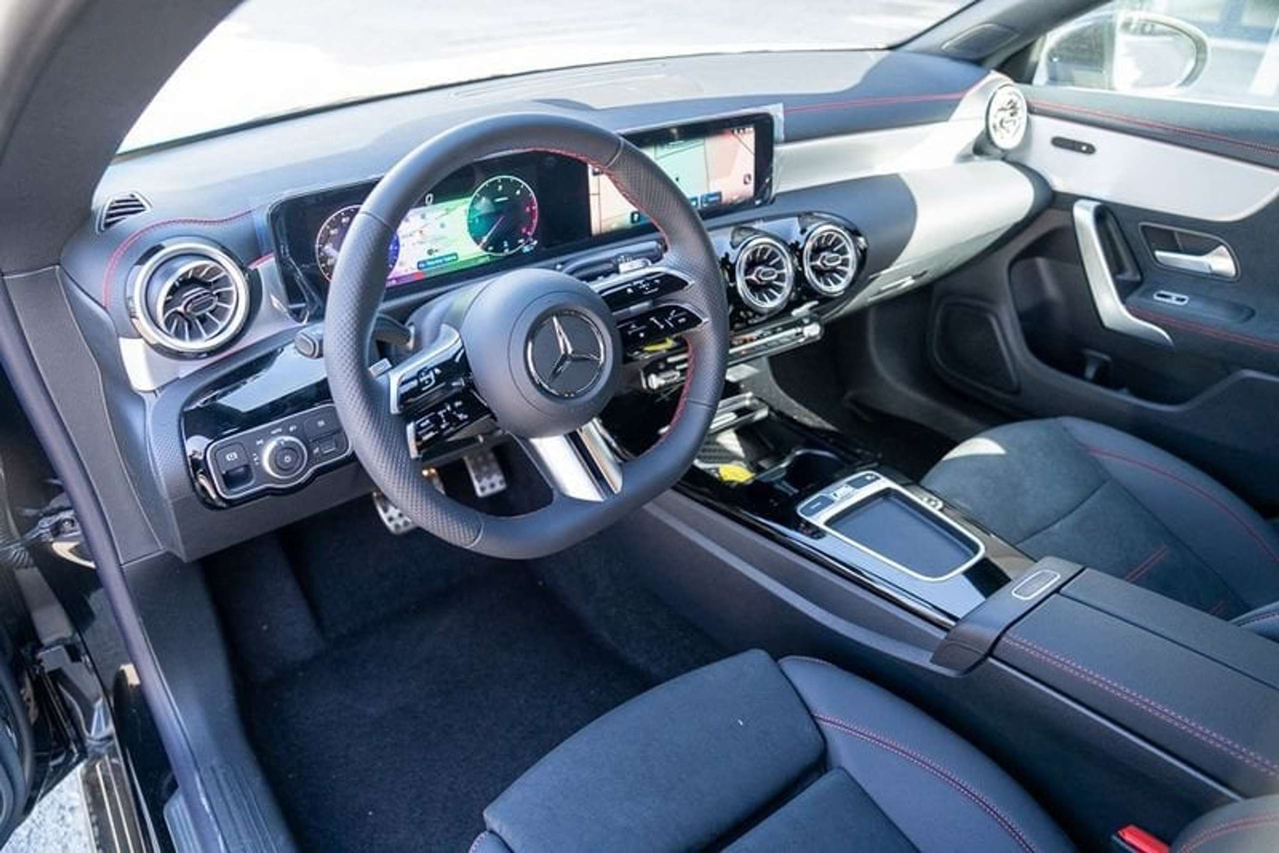 Mercedes-Benz - CLA 200