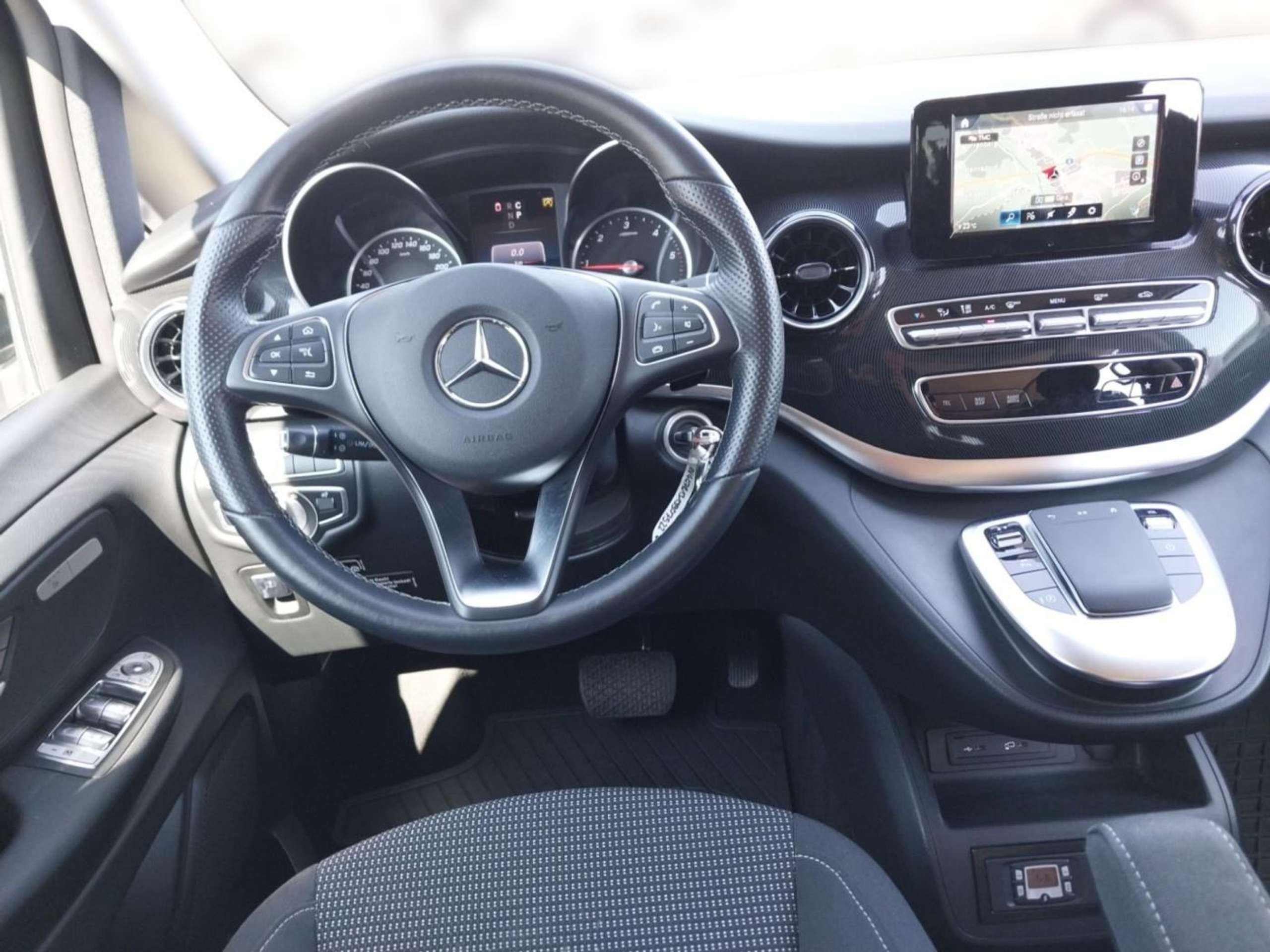 Mercedes-Benz - V 250