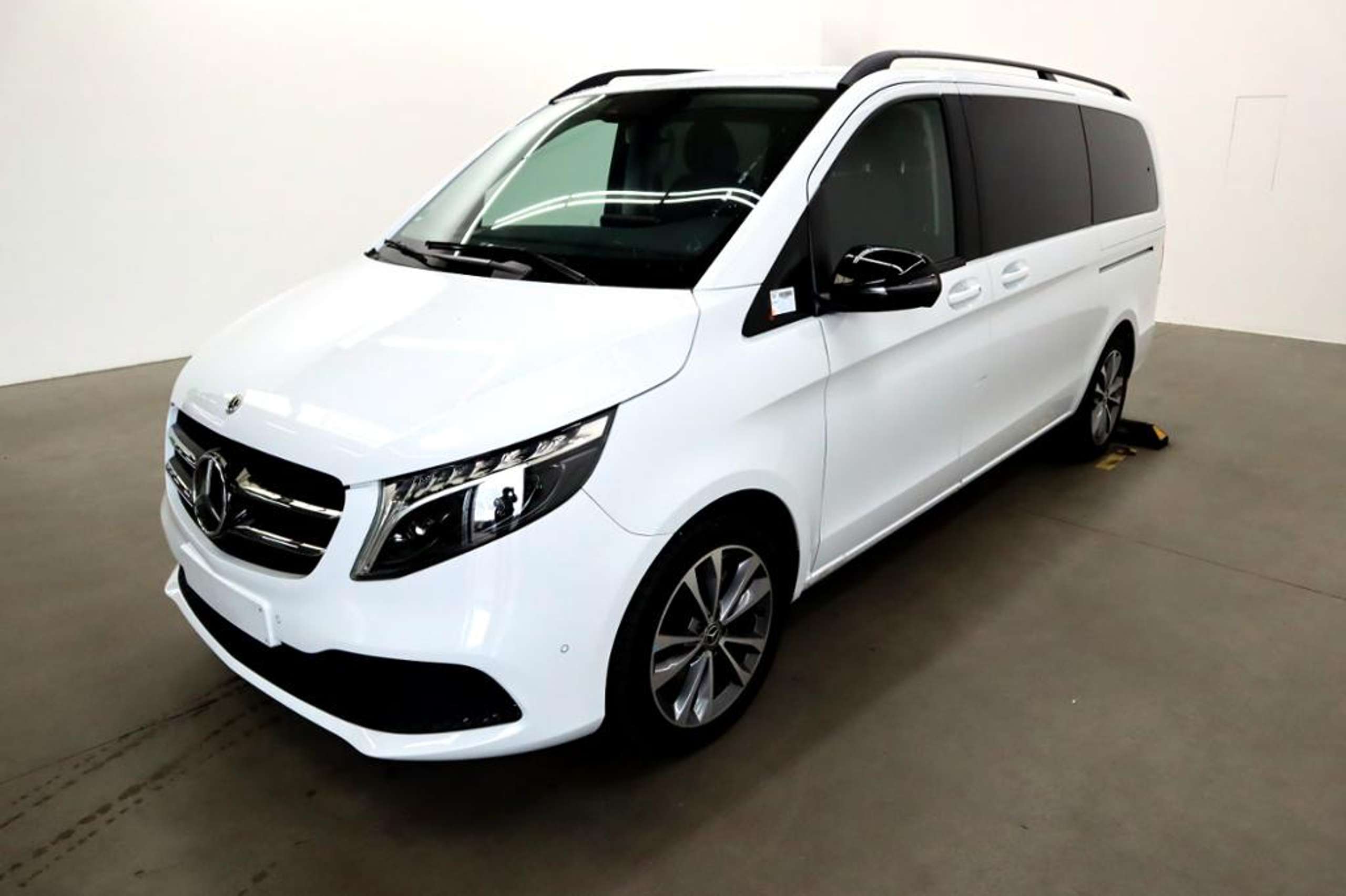 Mercedes-Benz - V 220