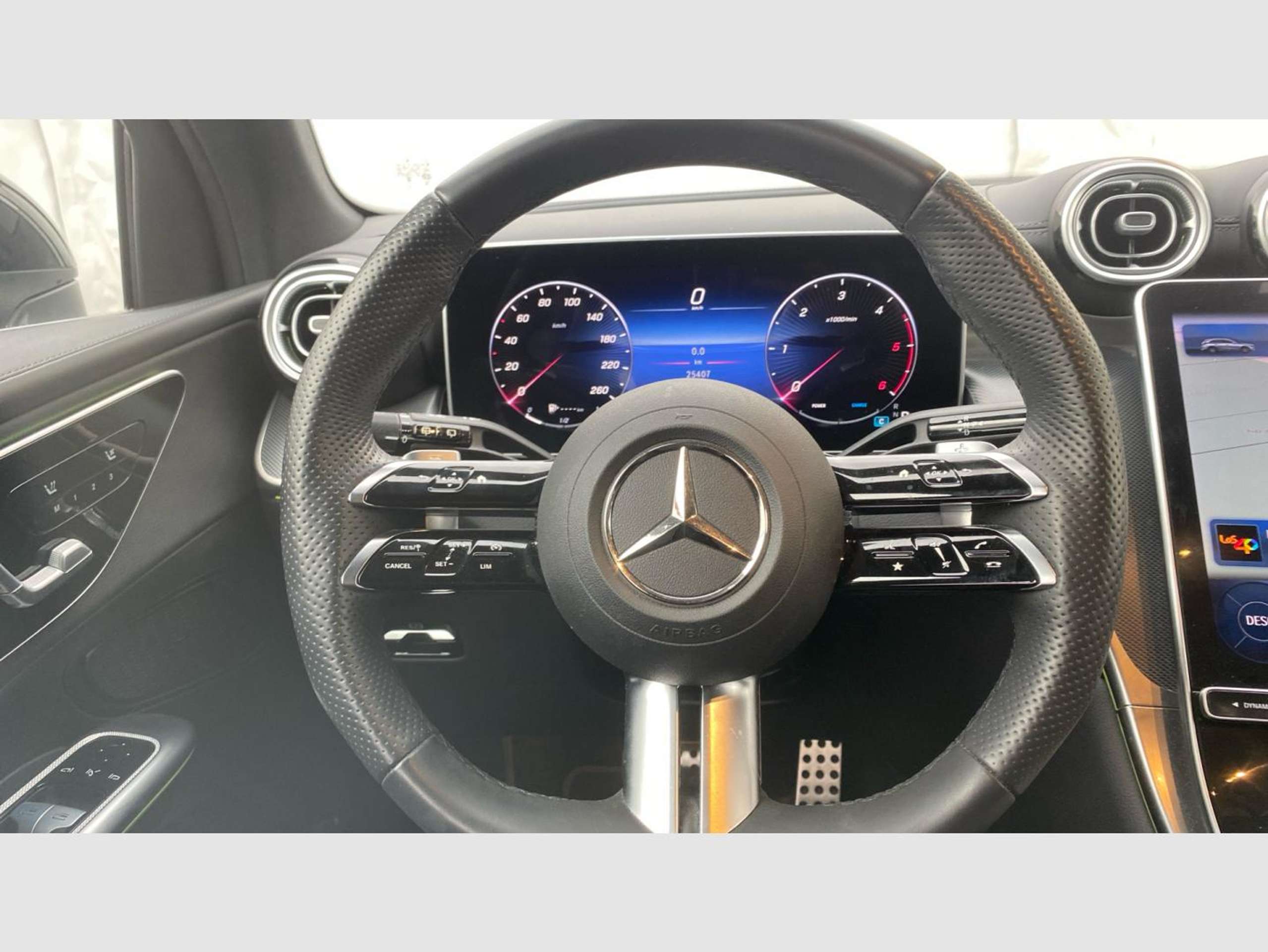 Mercedes-Benz - GLC 250