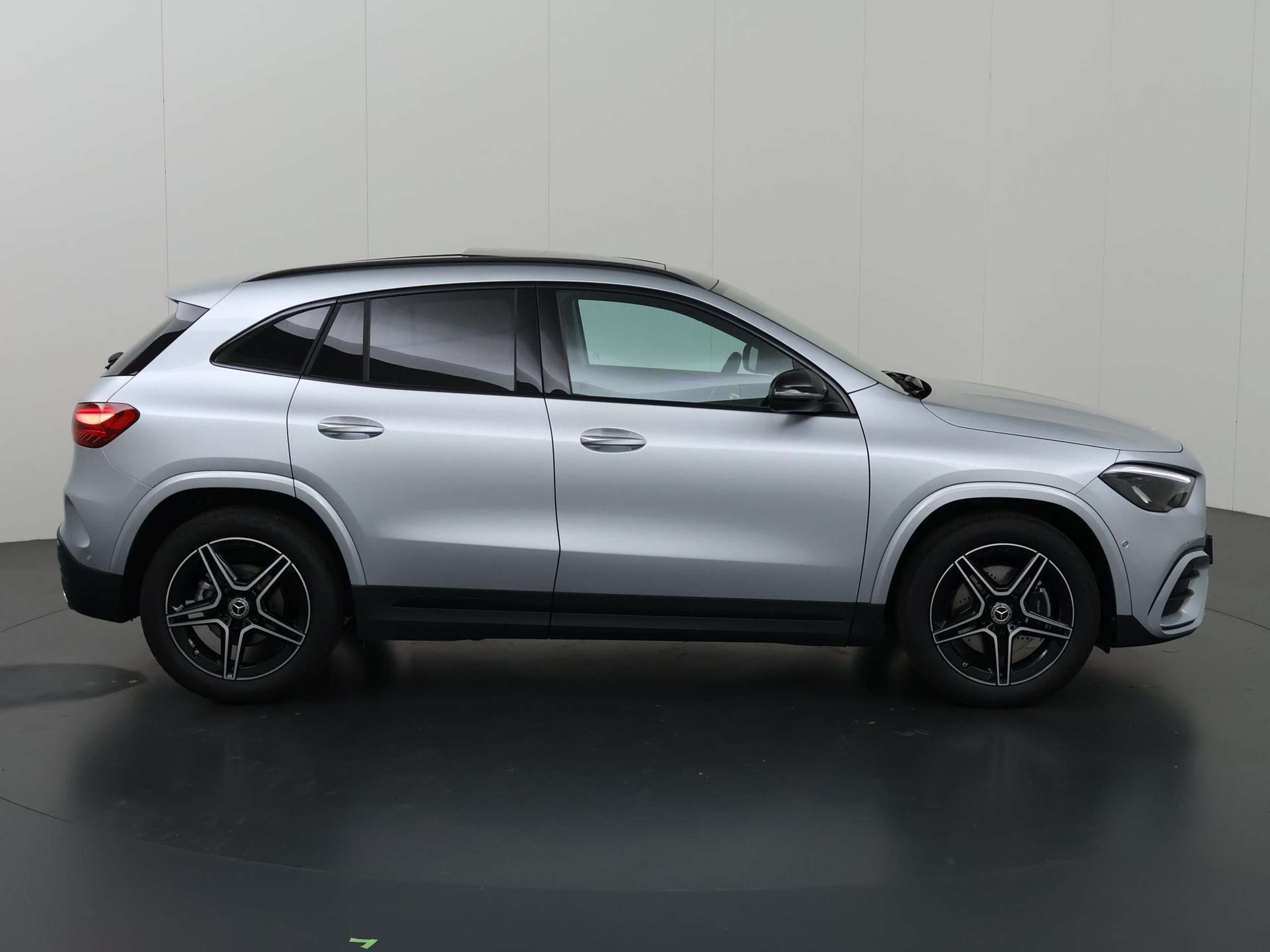 Mercedes-Benz GLA 180 2024