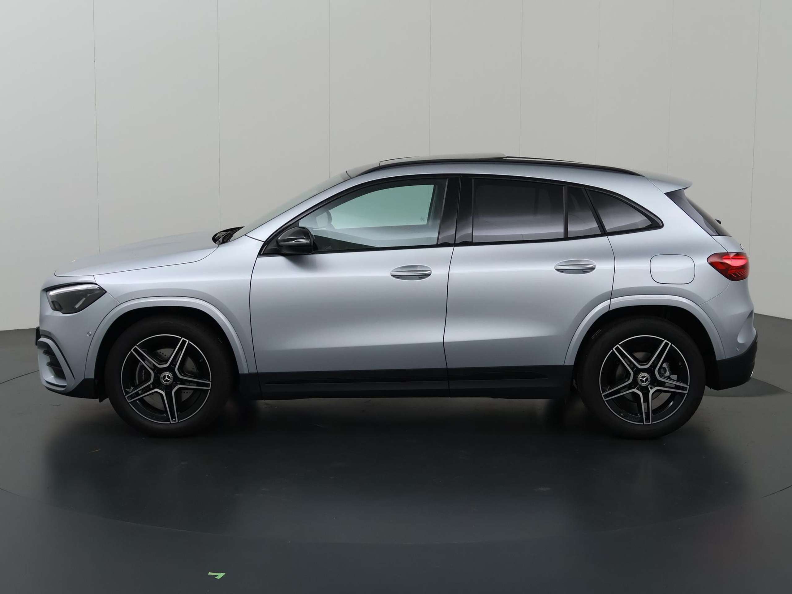 Mercedes-Benz - GLA 180