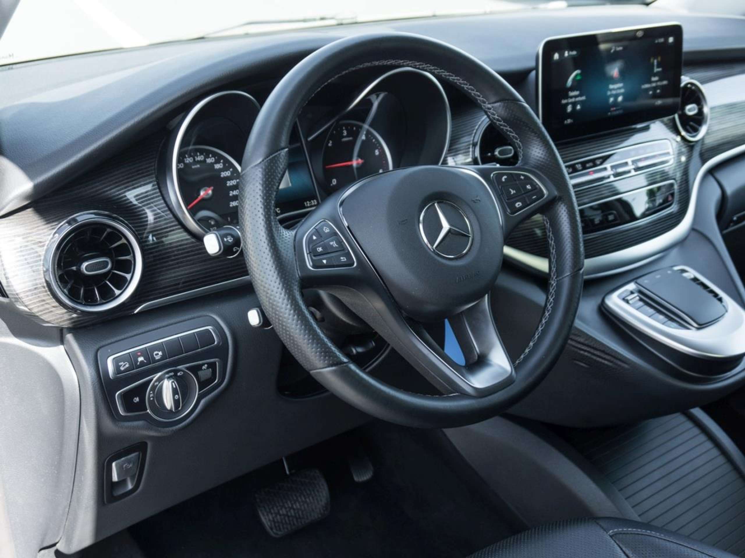 Mercedes-Benz - V 300